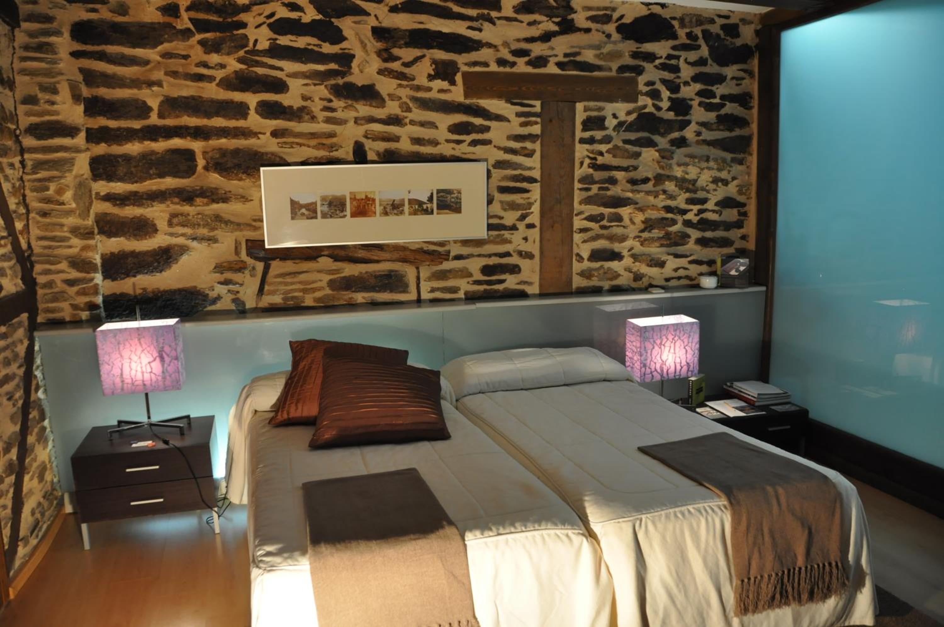 Twin Room with Bath - Photo 8