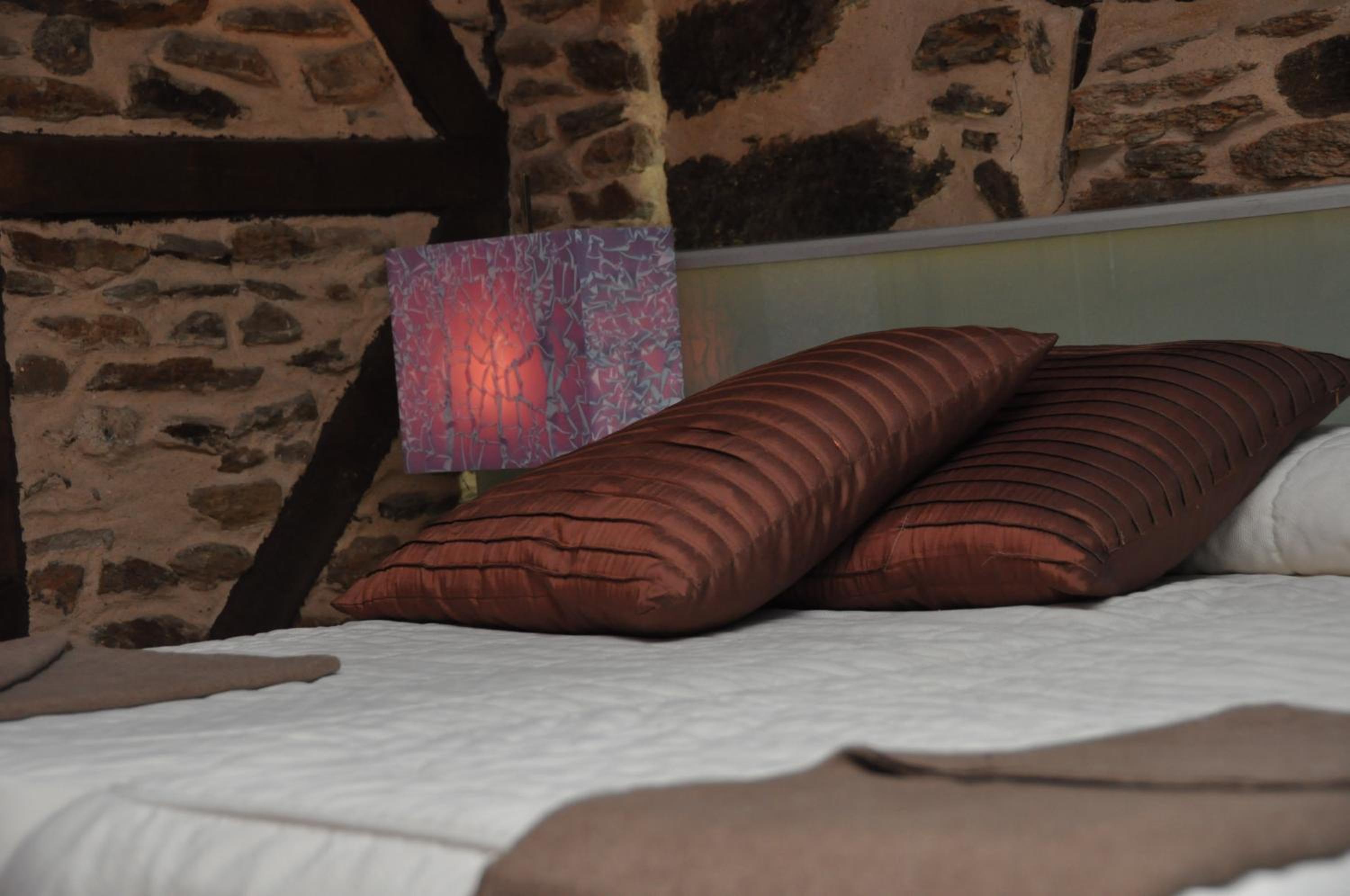 Twin Room with Bath - Photo 9