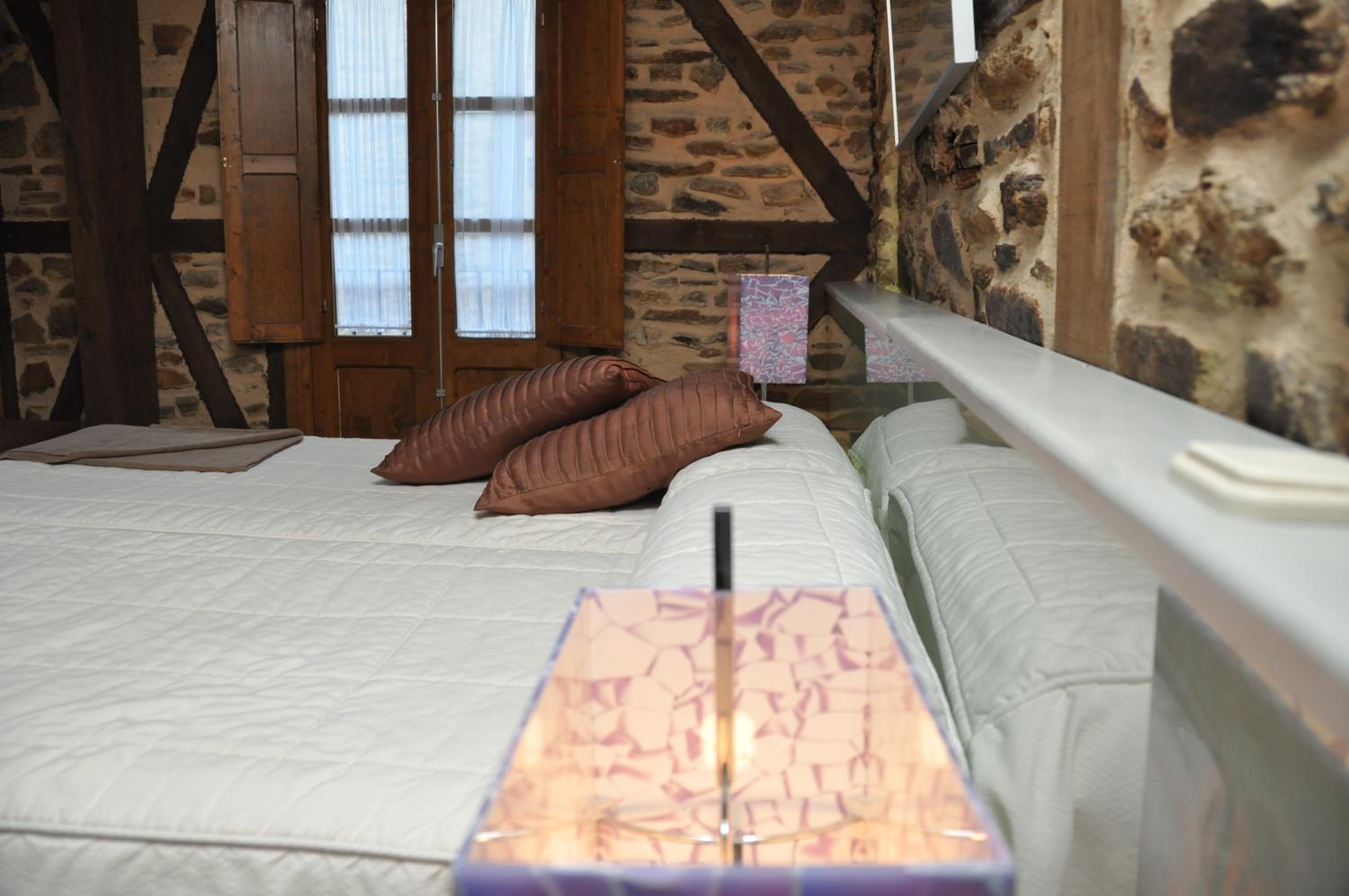Twin Room with Bath - Photo 10