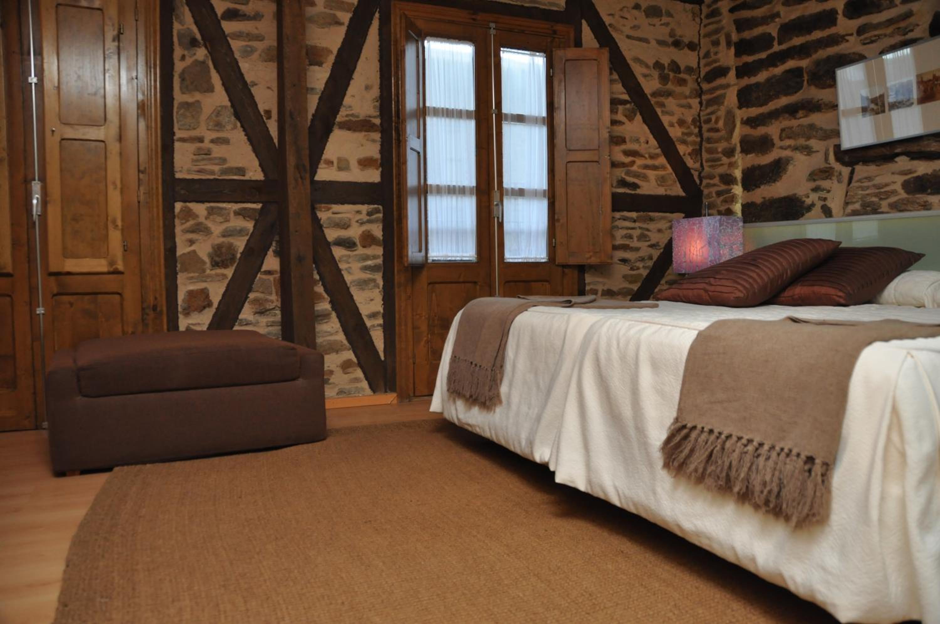 Twin Room with Bath - Photo 6