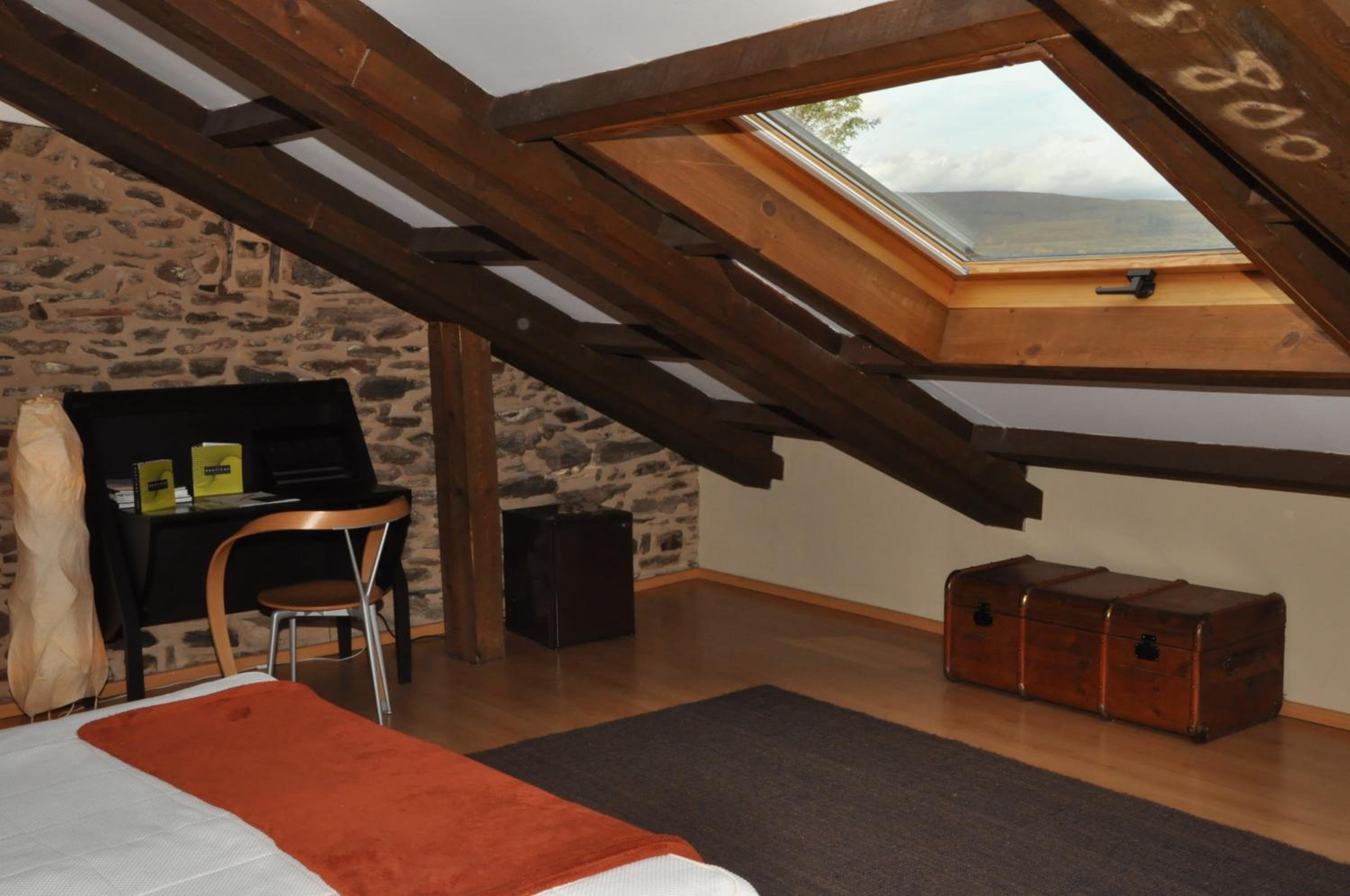 Deluxe Suite with Spa Bath - Photo 16