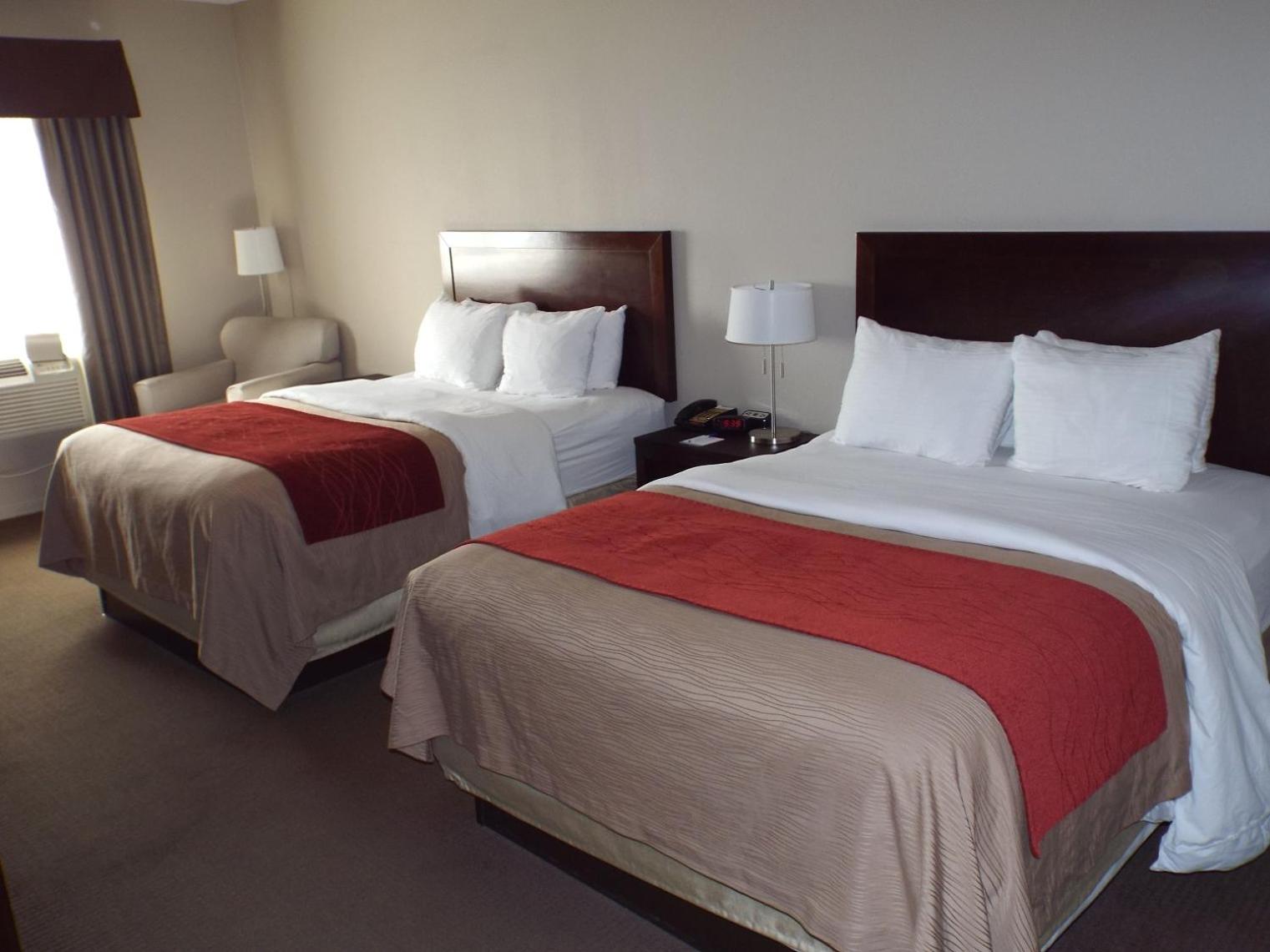 Queen Room with Two Queen Beds and Bath Tub - Mobility/Hearing Access - Non-Smoking - Photo 5