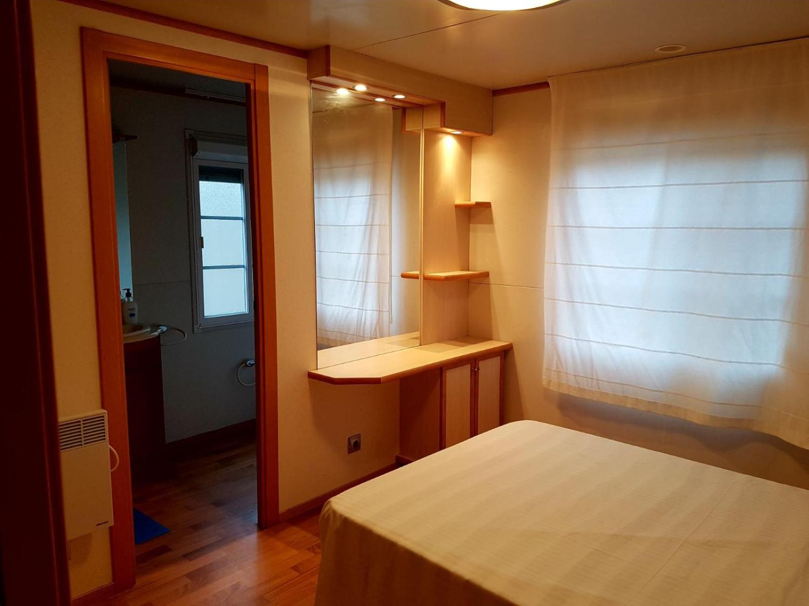 Casa de tres habitaciones con piscina compartida