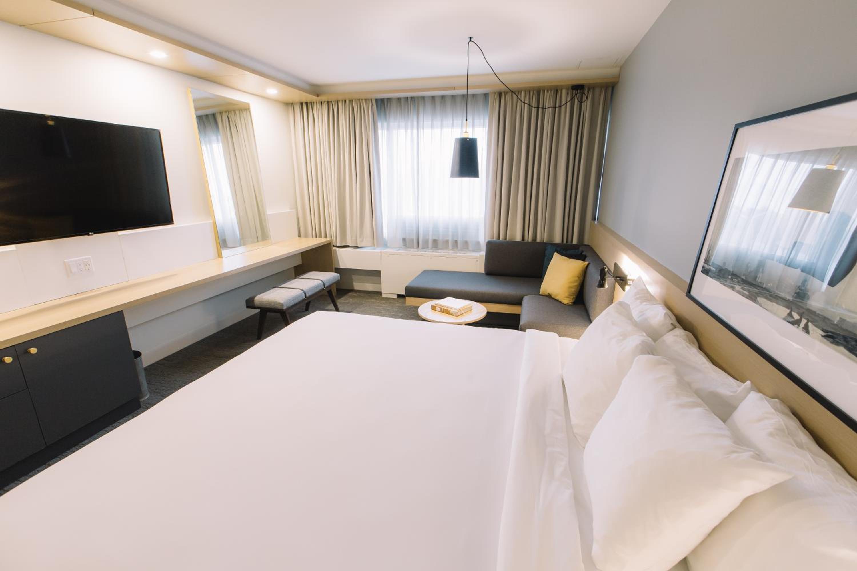 Deluxe King Room - Photo 1