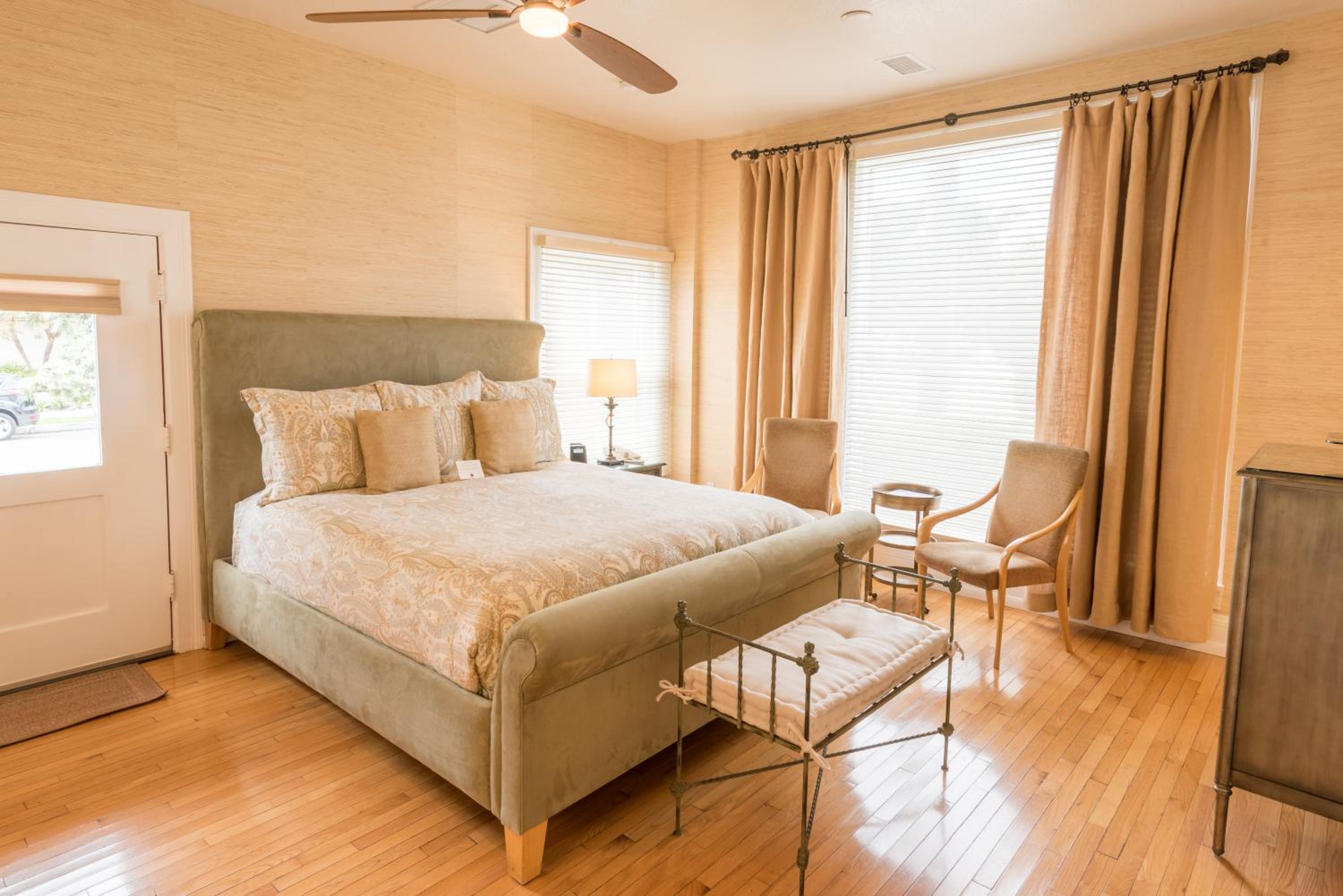 Deluxe King Studio with Kitchen - 118A - Photo 1