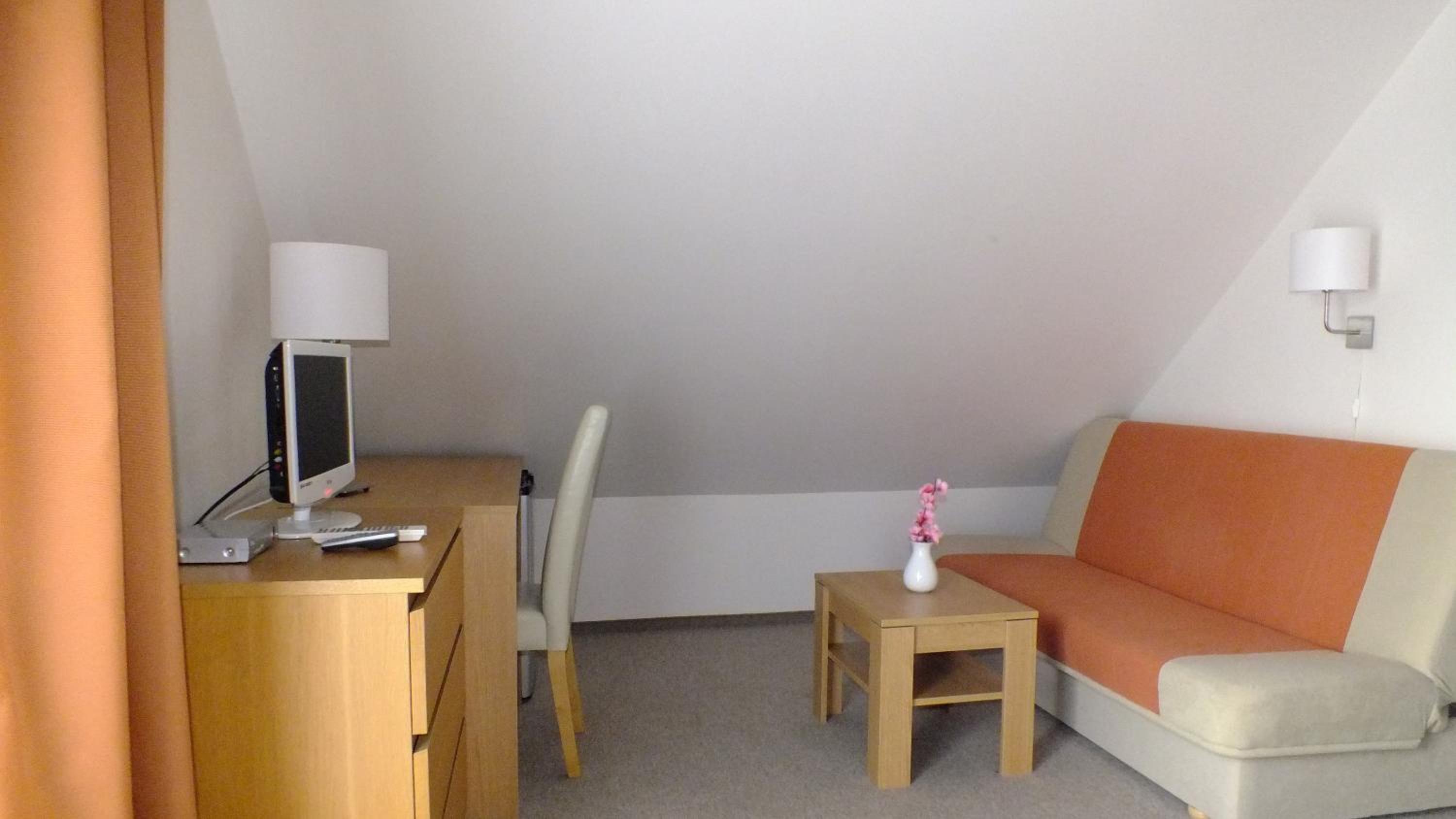 Apartment with Balcony - Photo 9