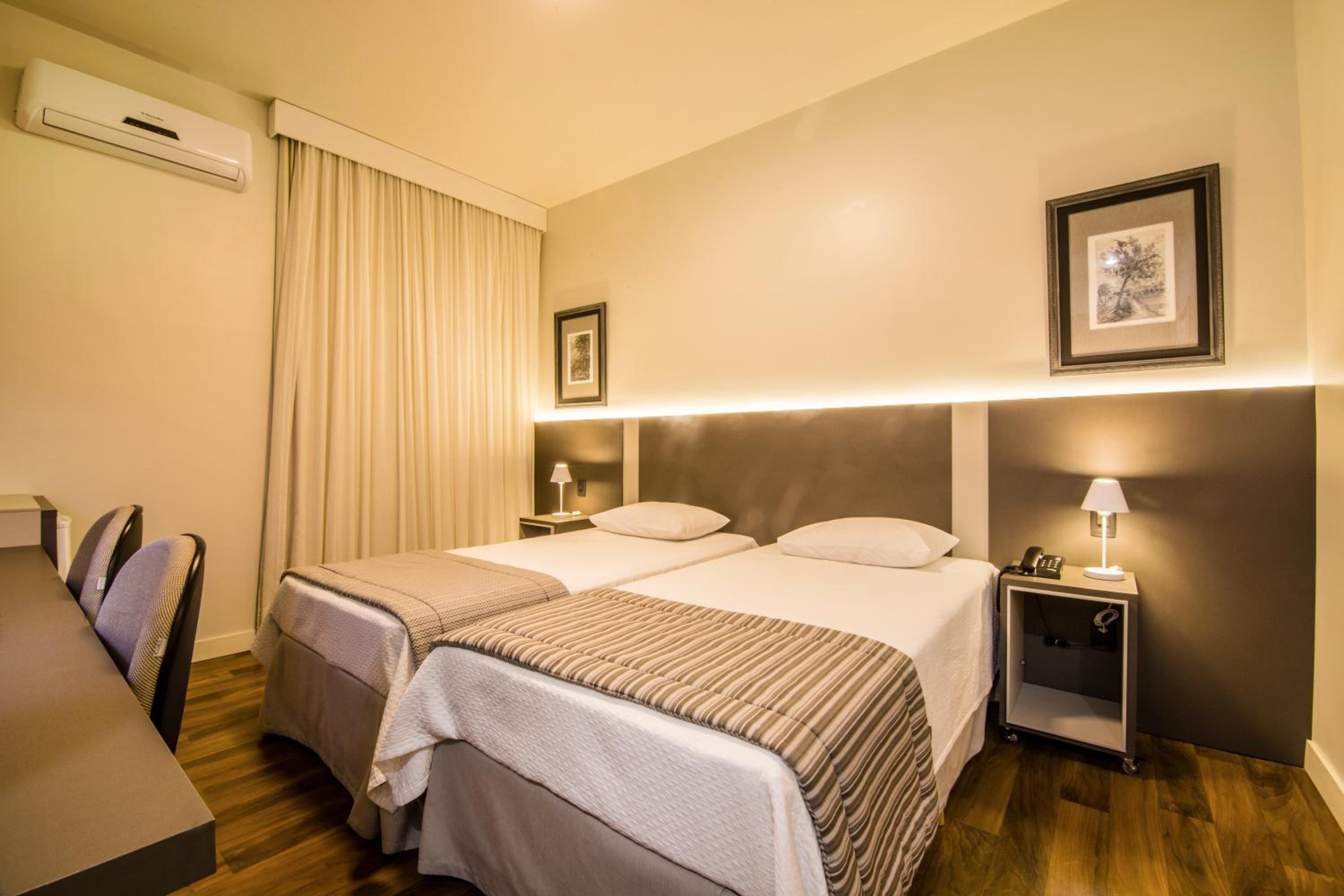 Deluxe Twin Room photo 3