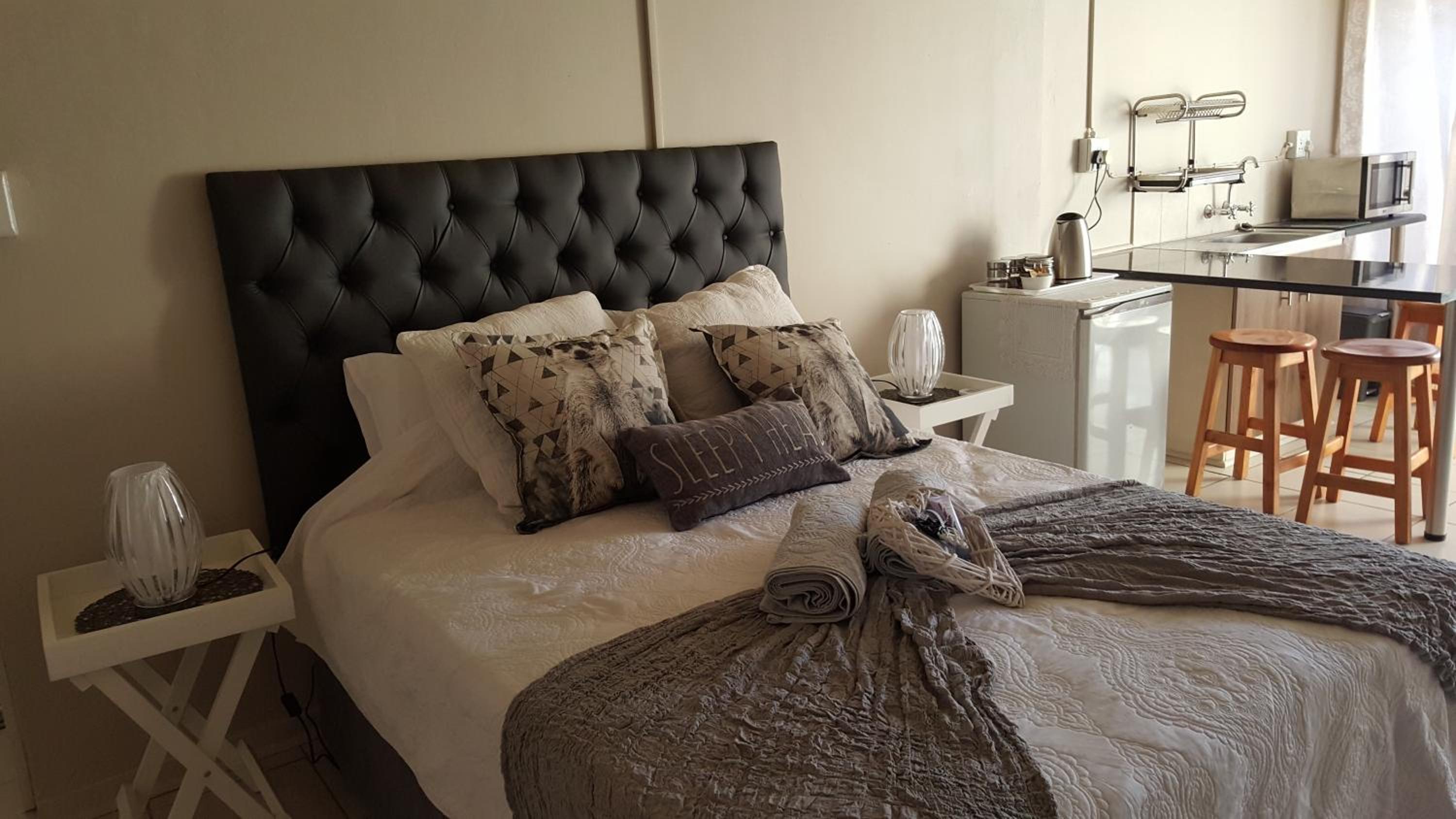 Studio Apartment photo 1