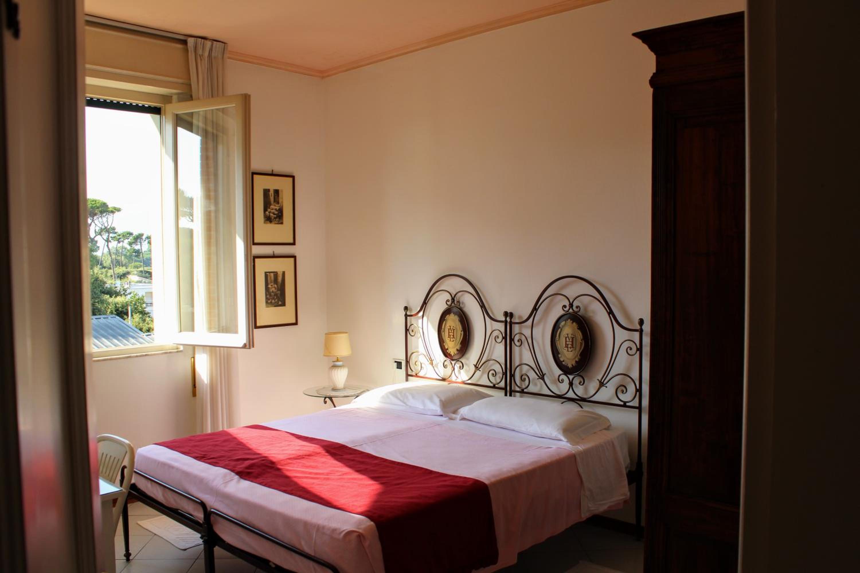 Double Room - Photo 14