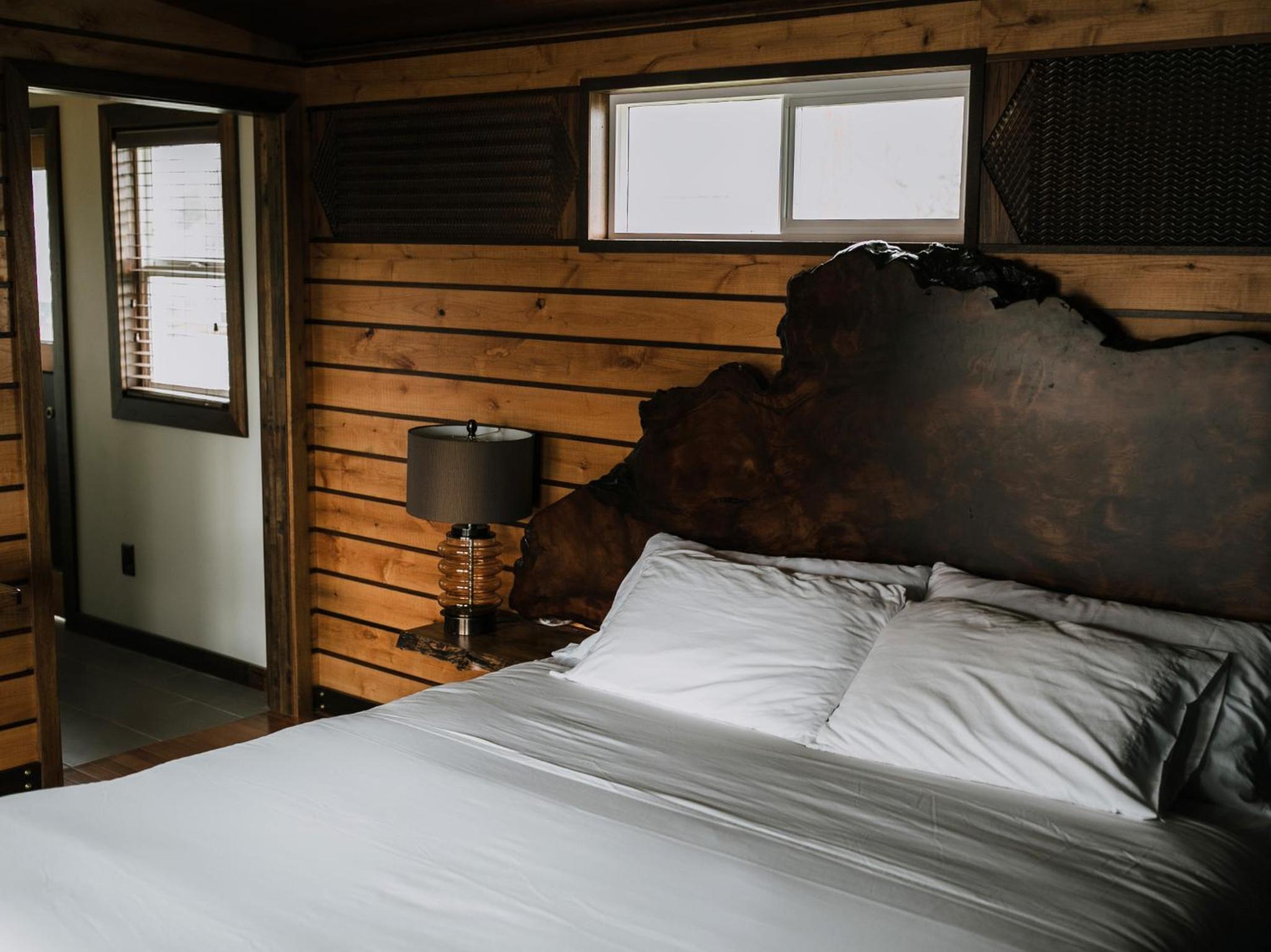Deluxe King Room photo 1