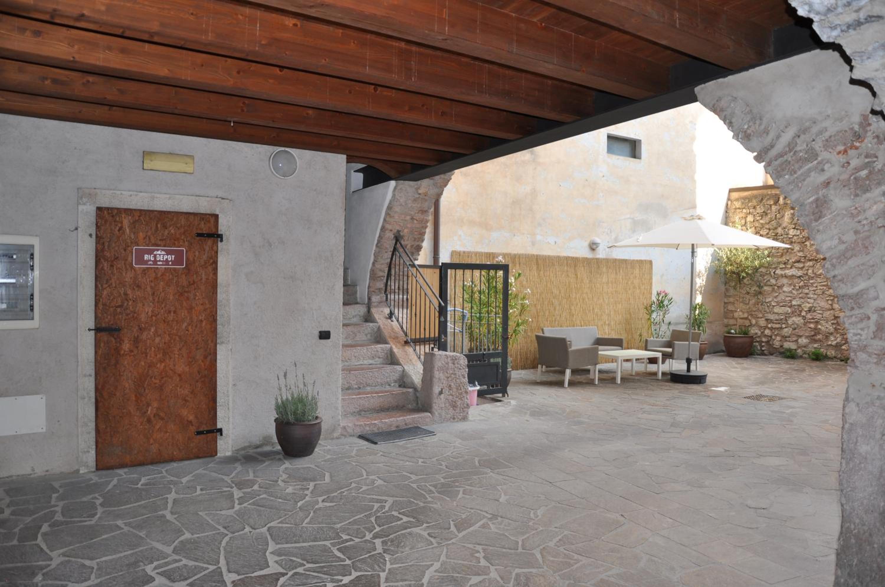 Apartment with Balcony photo 3