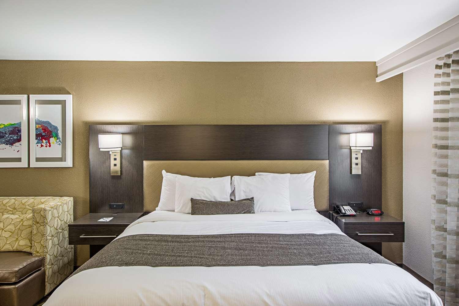King Room - Non-Smoking - Photo 3