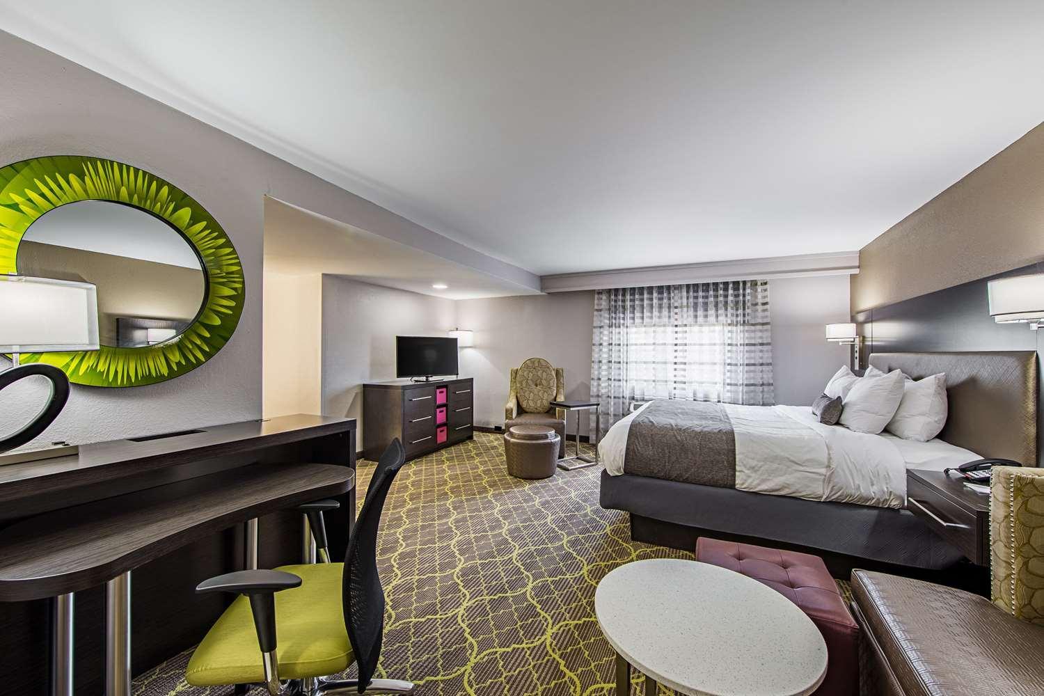 King Room - Non-Smoking - Photo 12