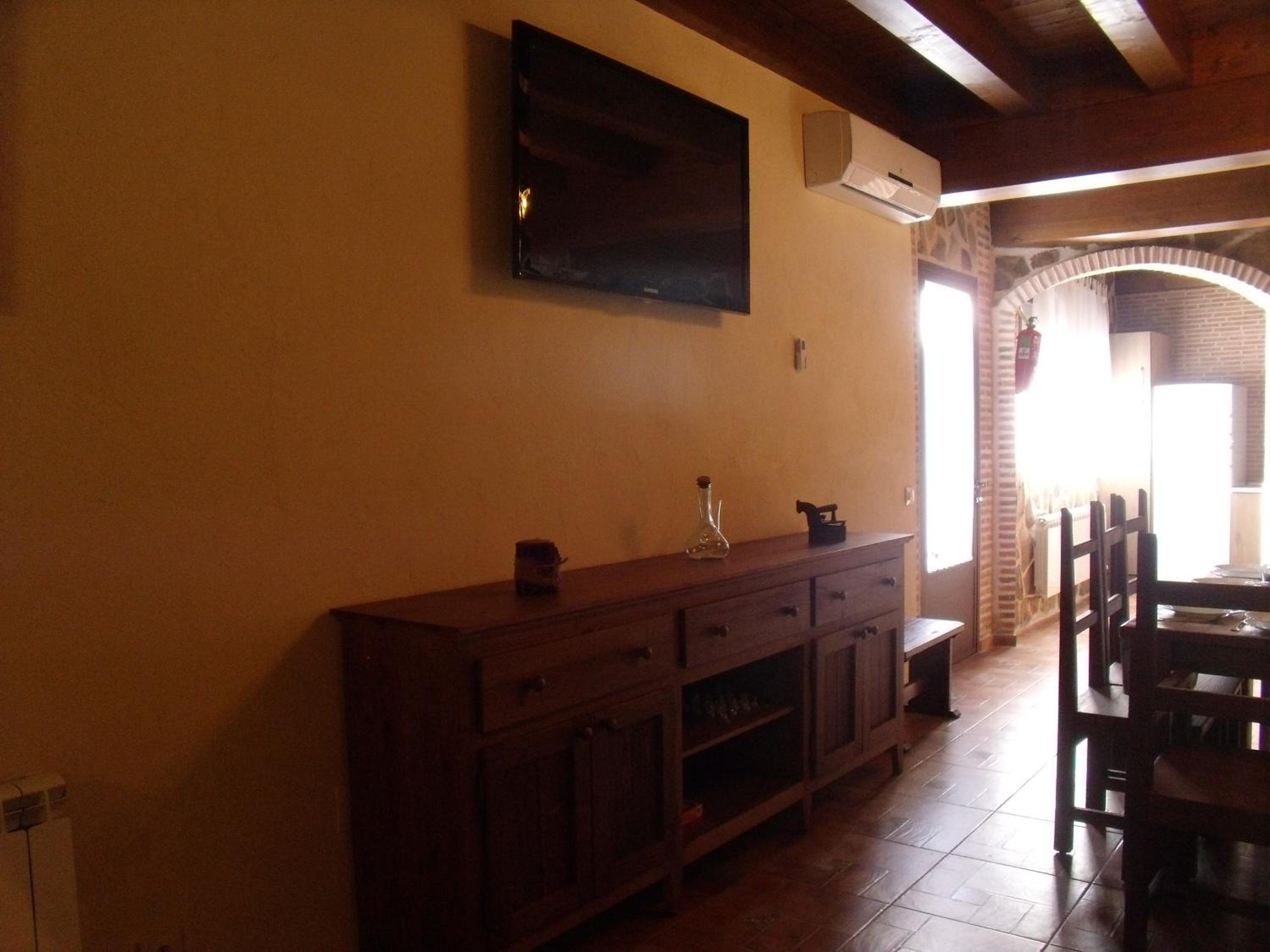 Deluxe Double Room (2 Adults + 1 Child) photo 2