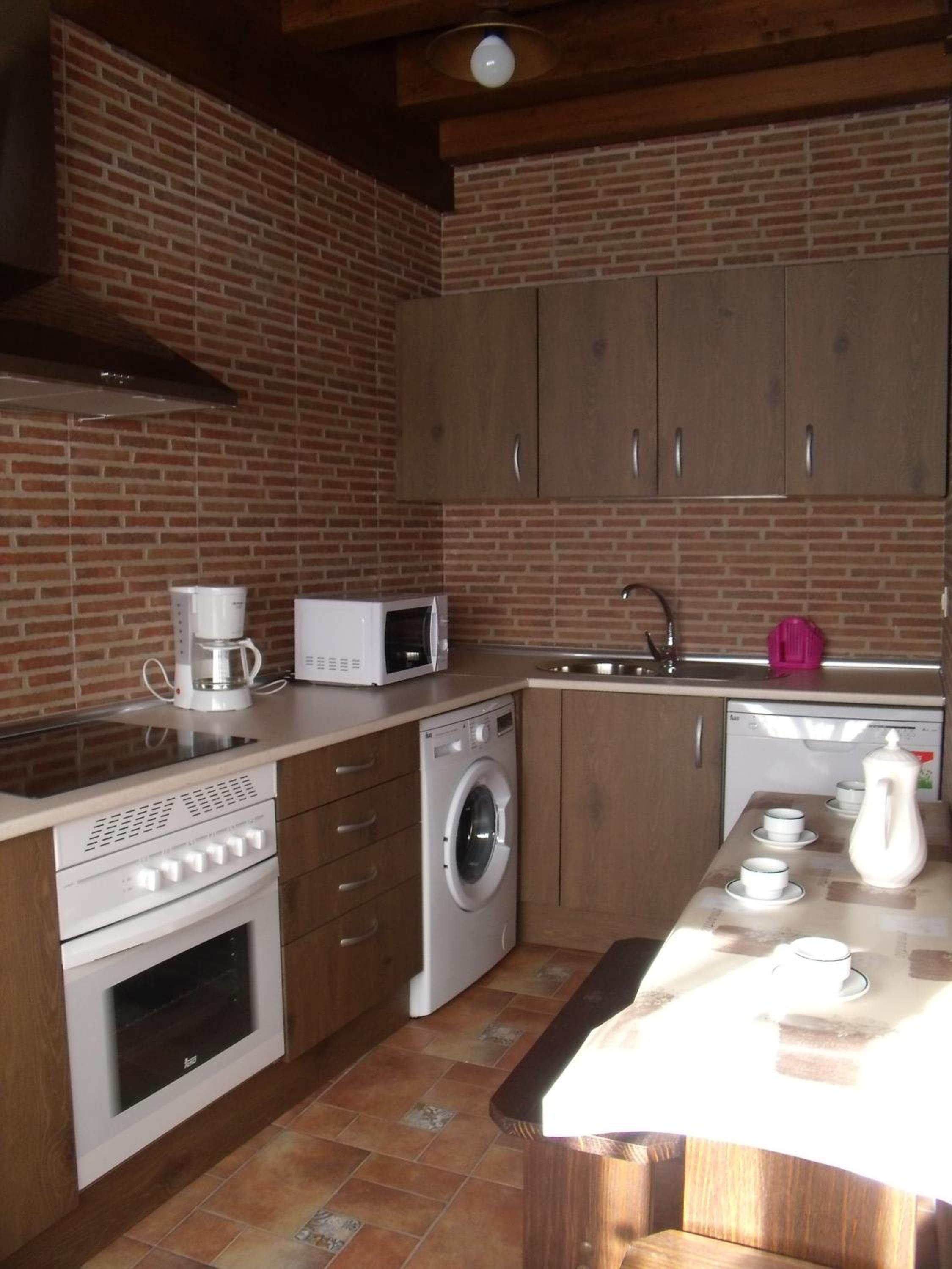 Twin Room with Private Bathroom photo 2