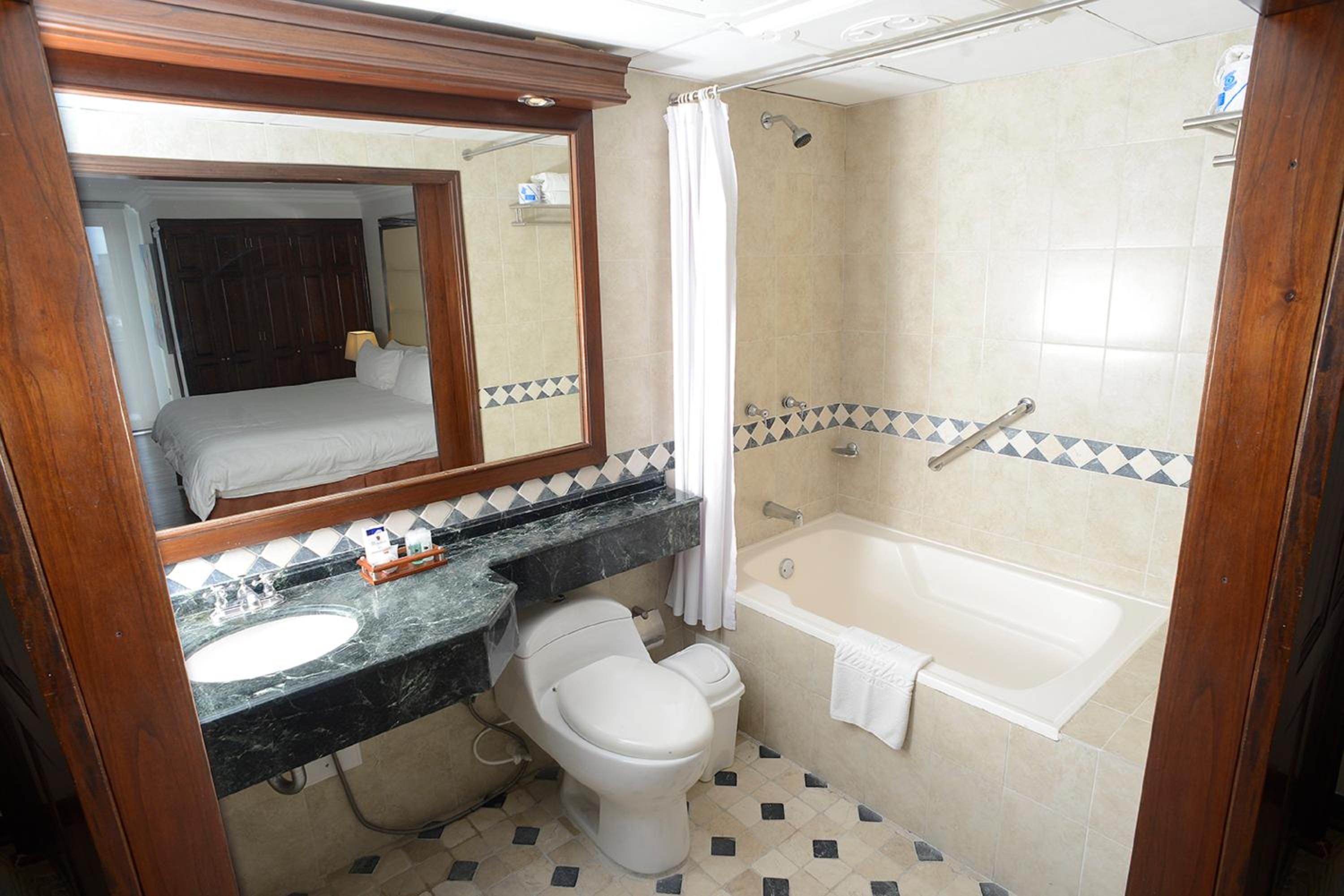 Deluxe Triple Room - Photo 2