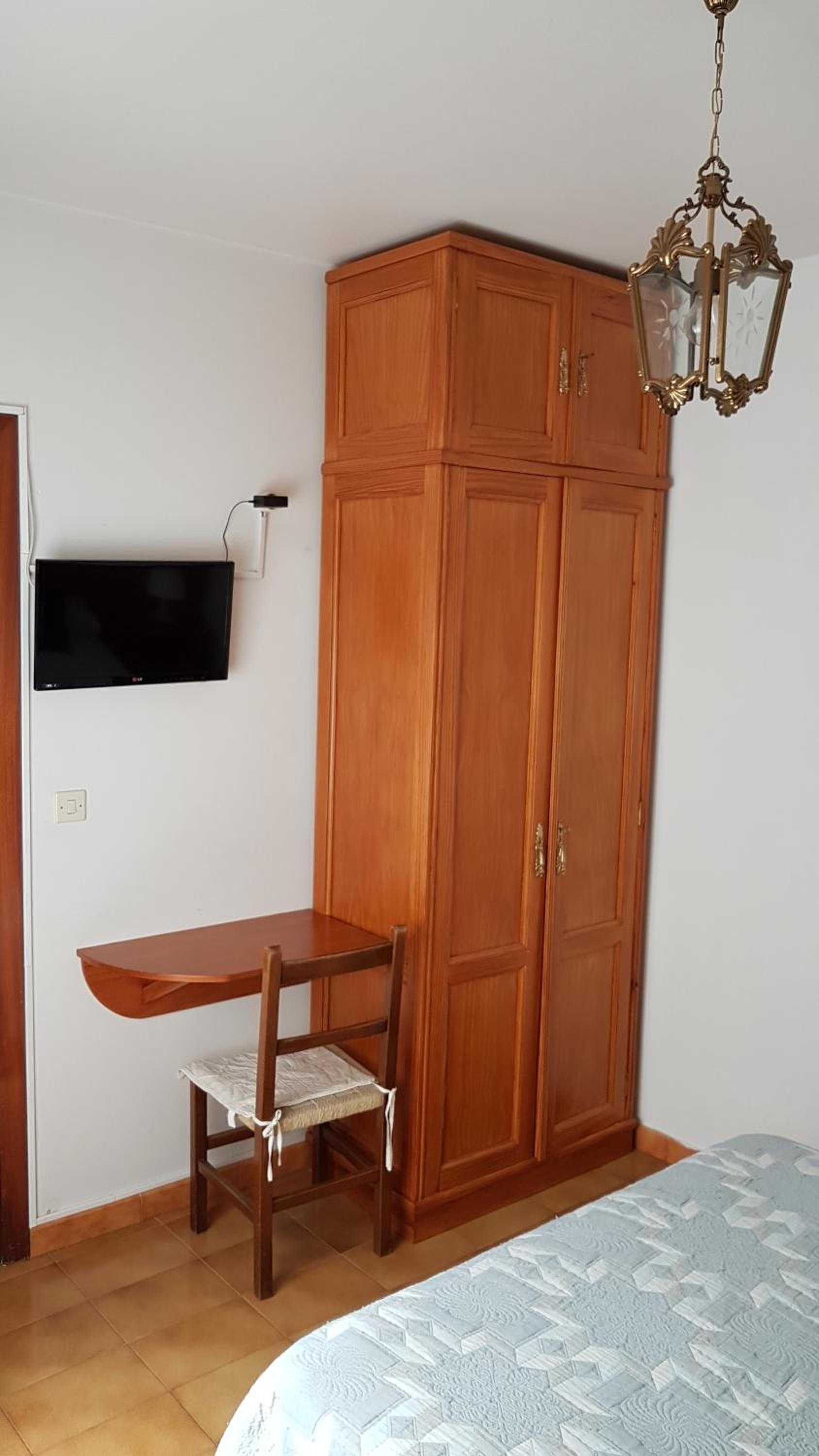 Small Single Room photo 3