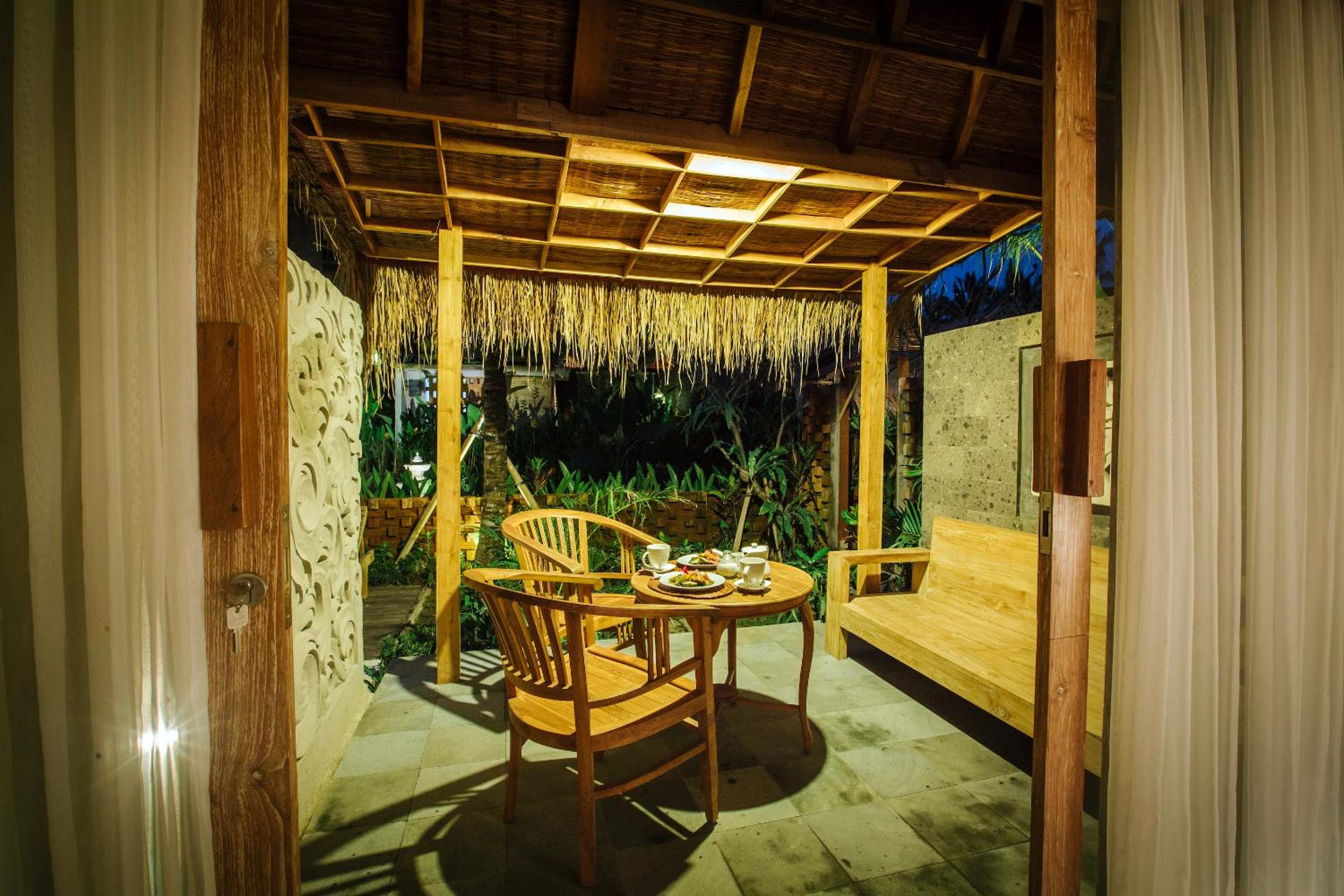 Suite with Pool View - Photo 2