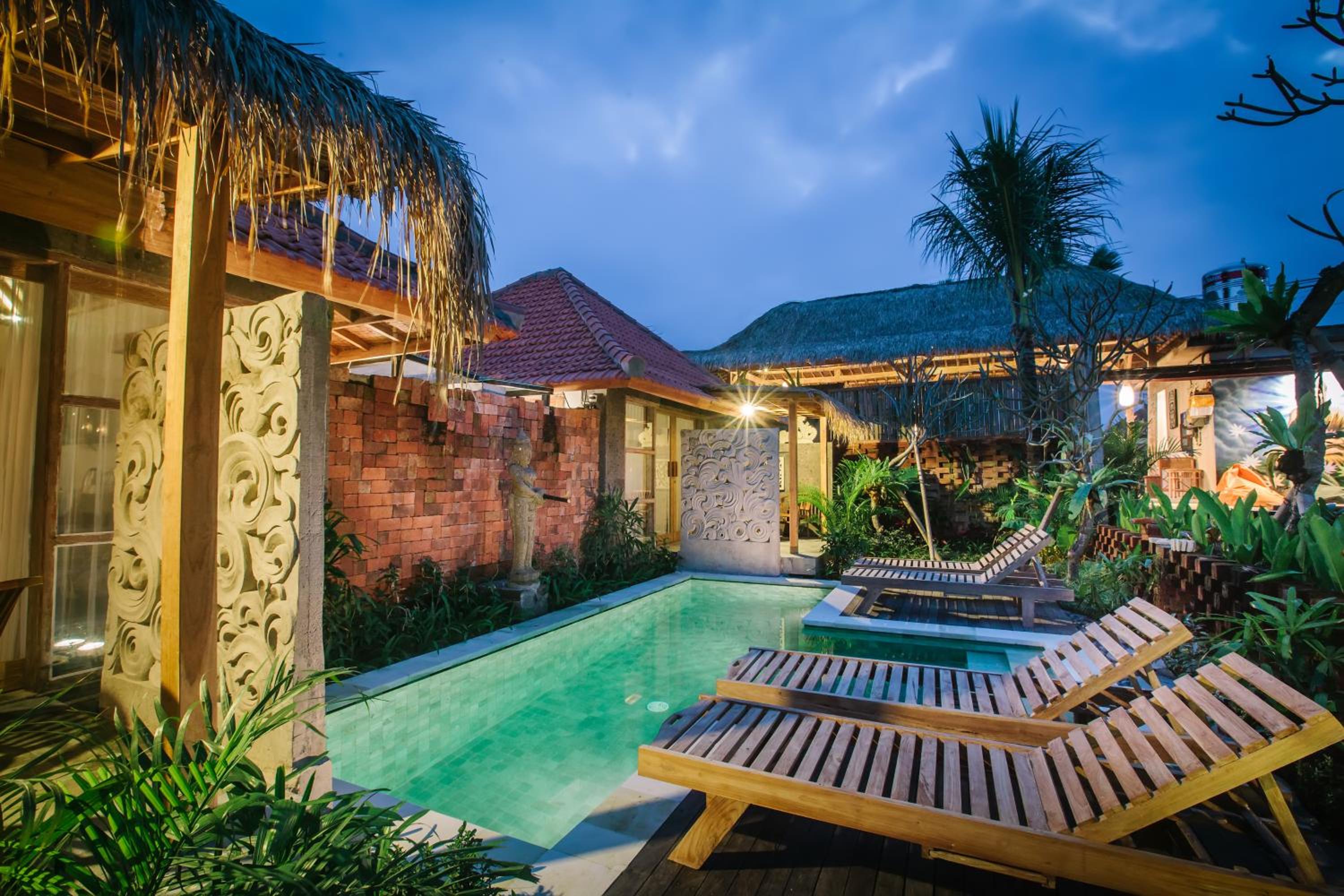 Suite with Pool View - Photo 10