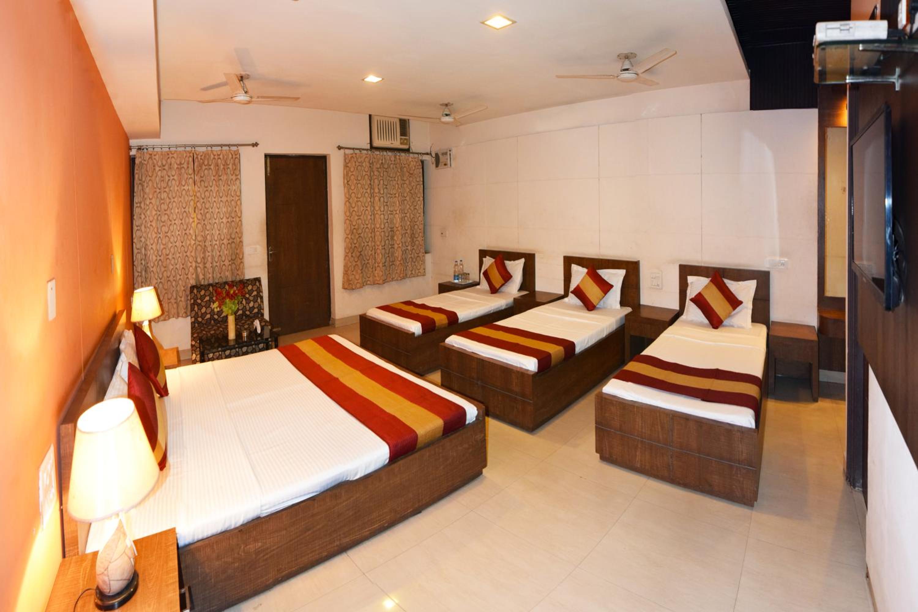 Deluxe Family Room
