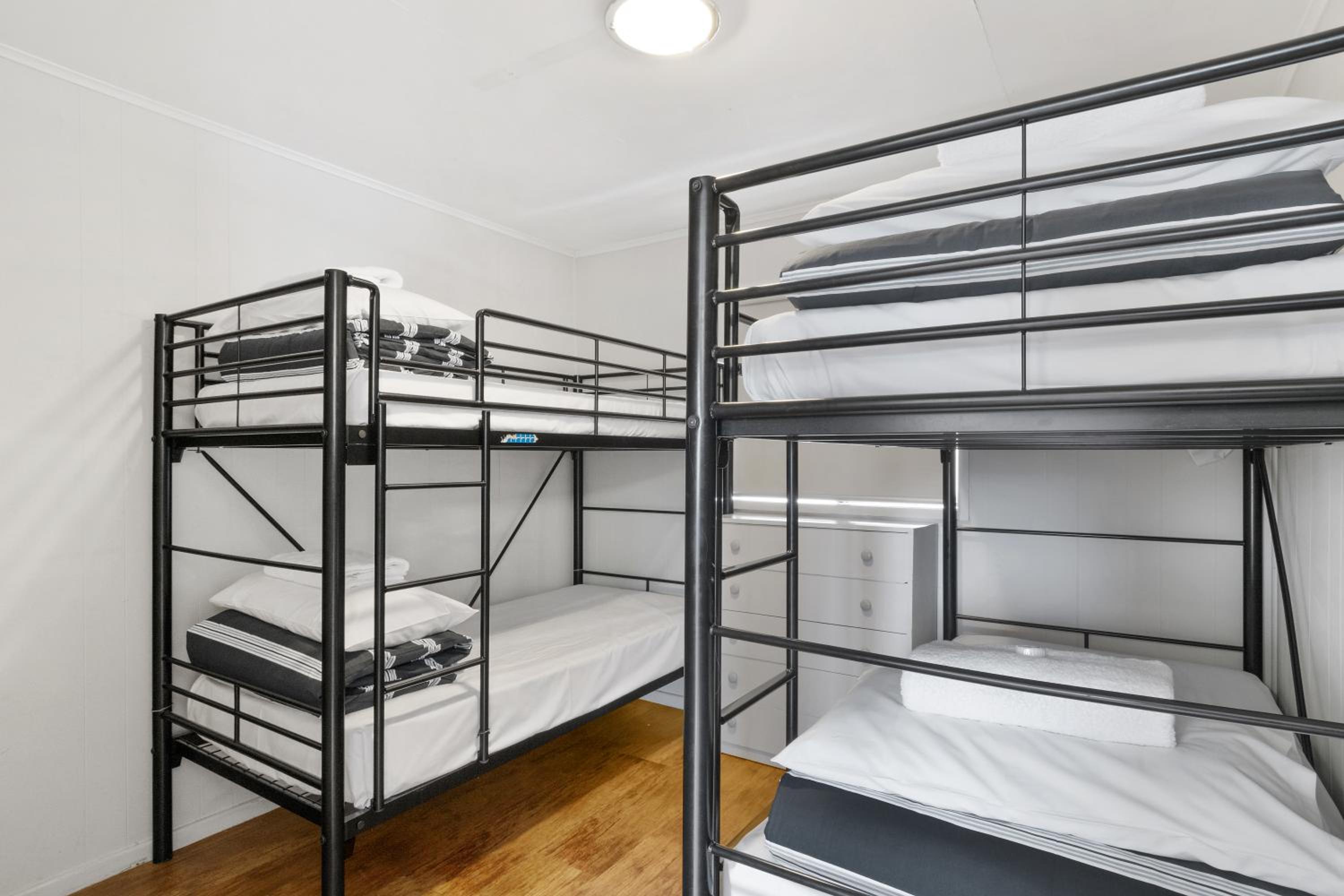 Standard 1 Bedroom Cabin - Sleeps 6 - Photo 6