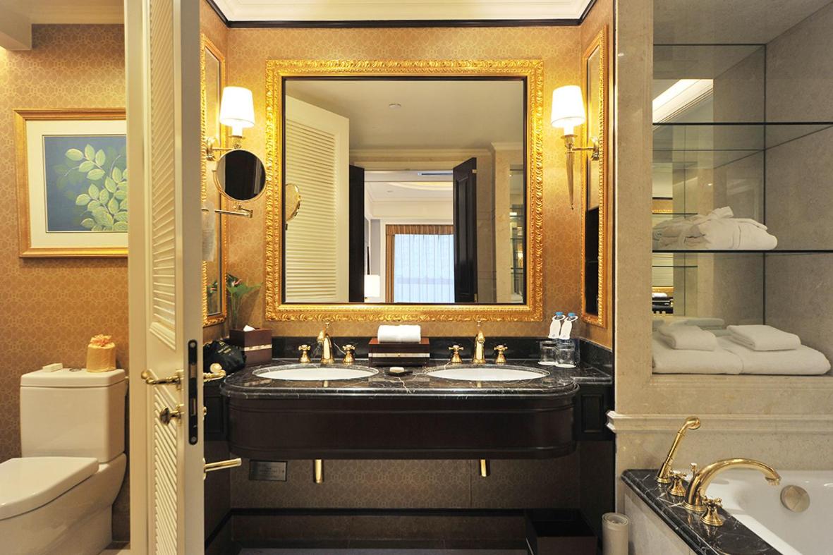 Executive Suite - Photo 3