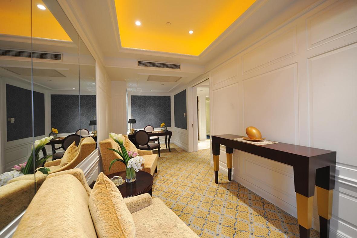 Executive Suite - Photo 2
