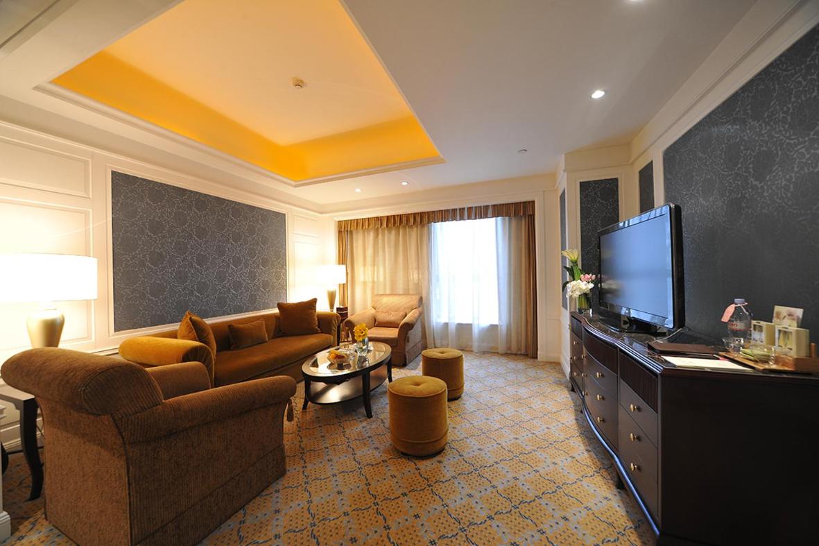 Executive Suite - Photo 5