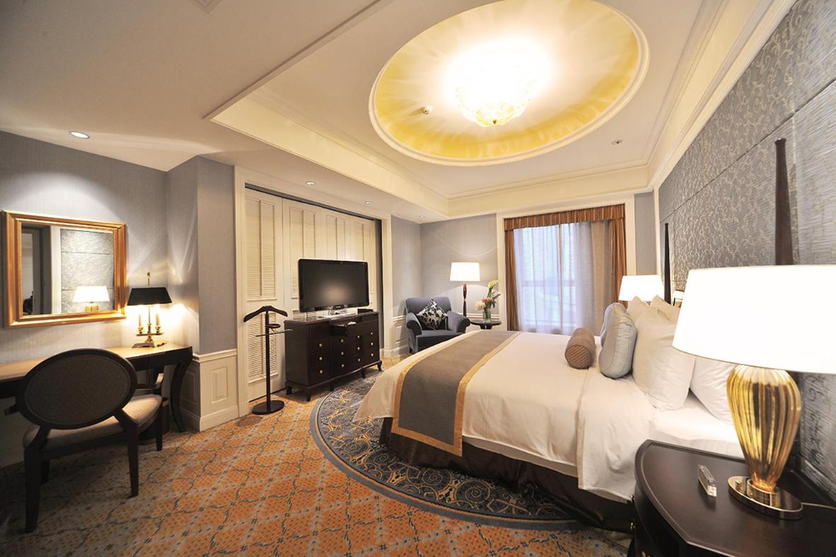 Executive Suite - Photo 1