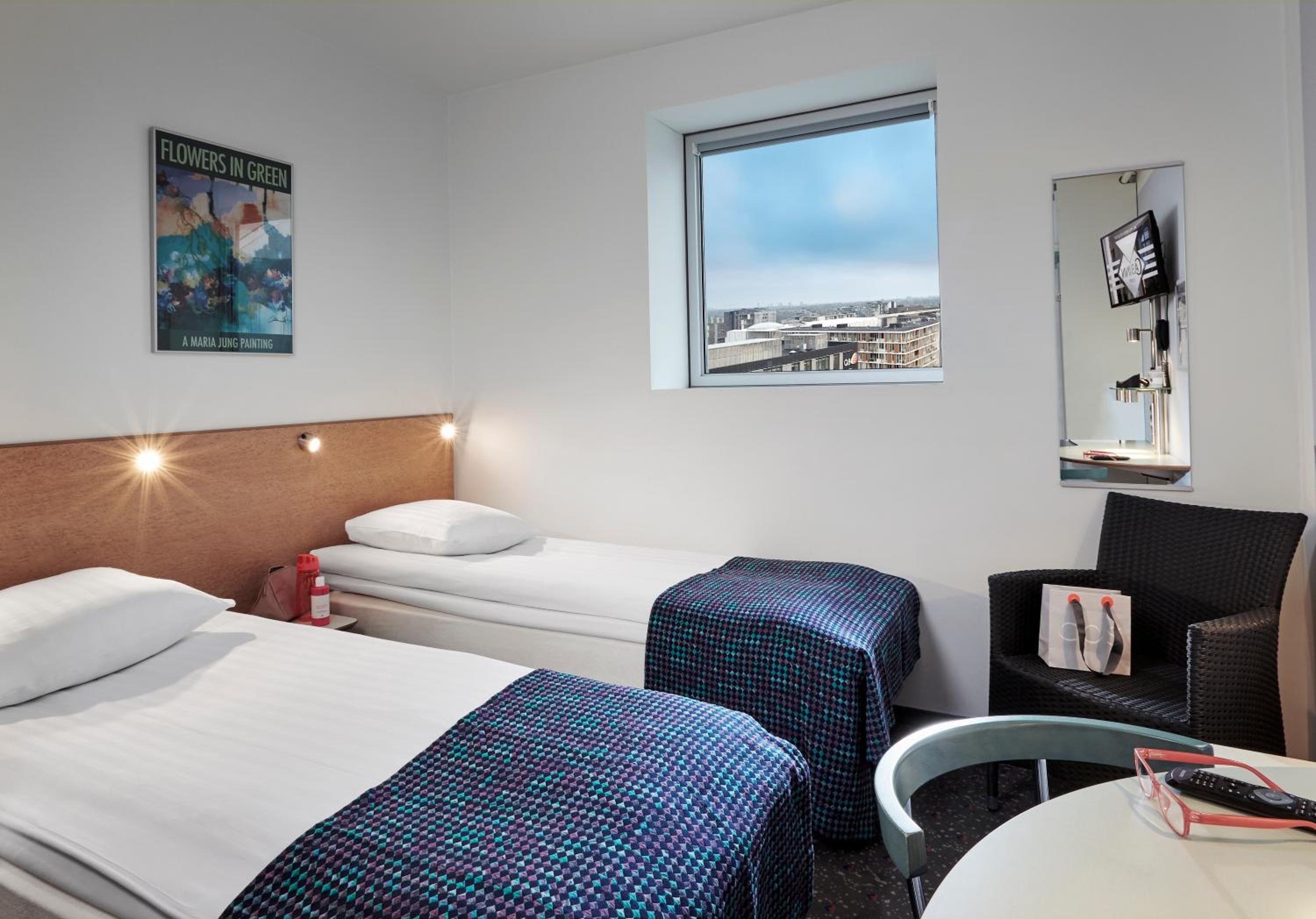 Commodore Room with Twin Beds