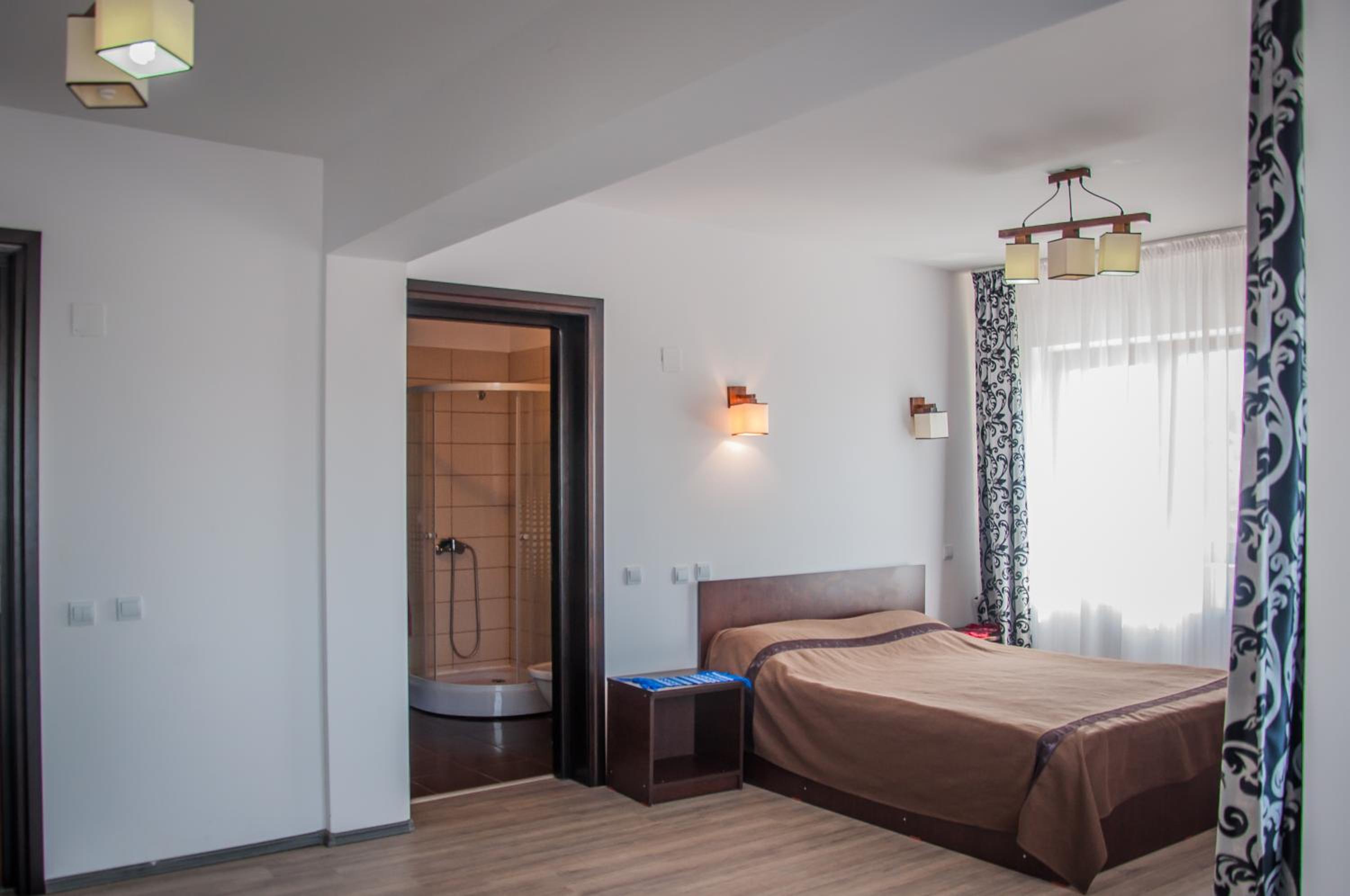 Double Room with Mountain View - Photo 9