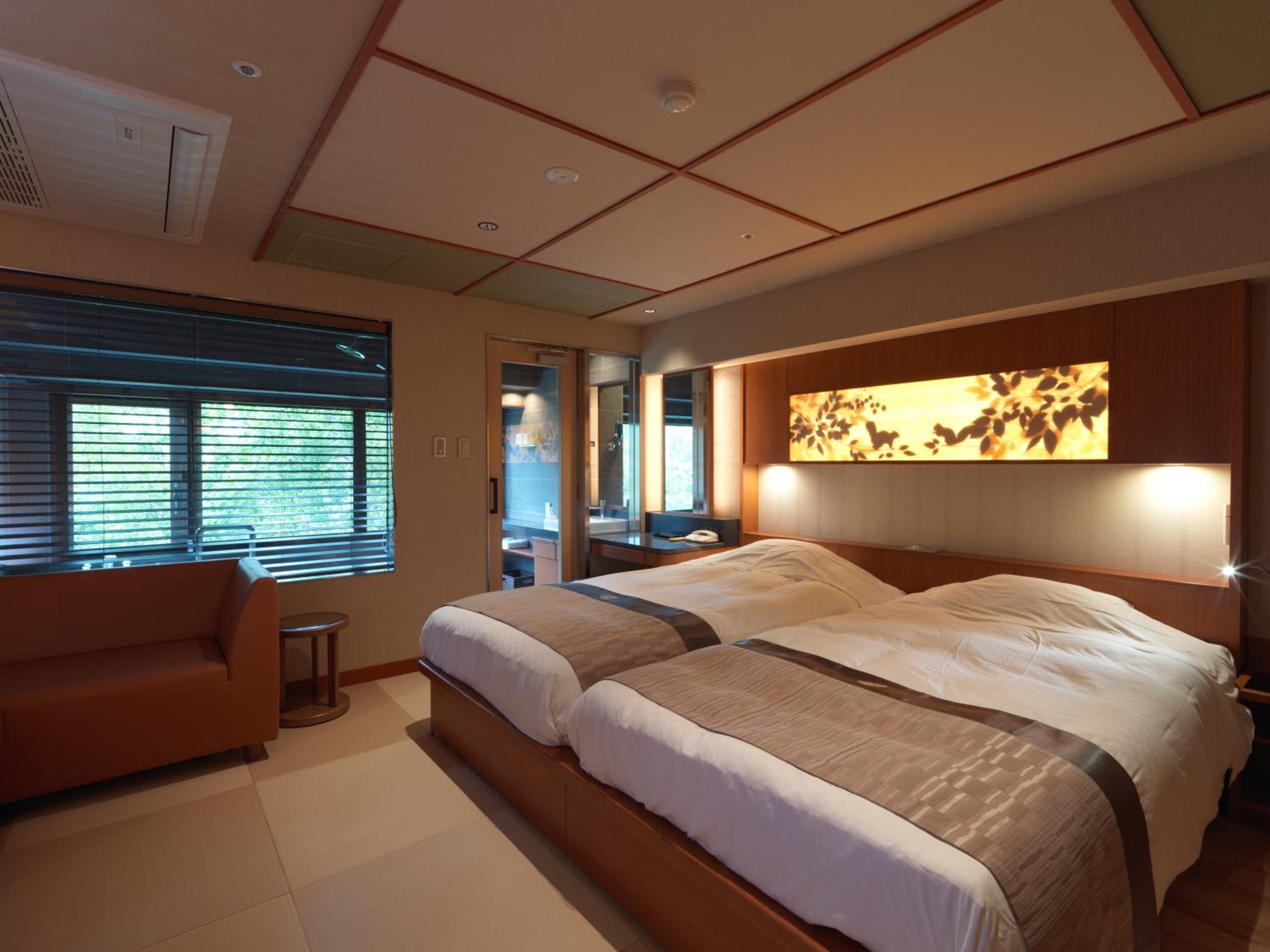 Twin Room with Jet Bath - Non-Smoking - Buffet Breakfast + Buffet Dinner Included - Photo 1