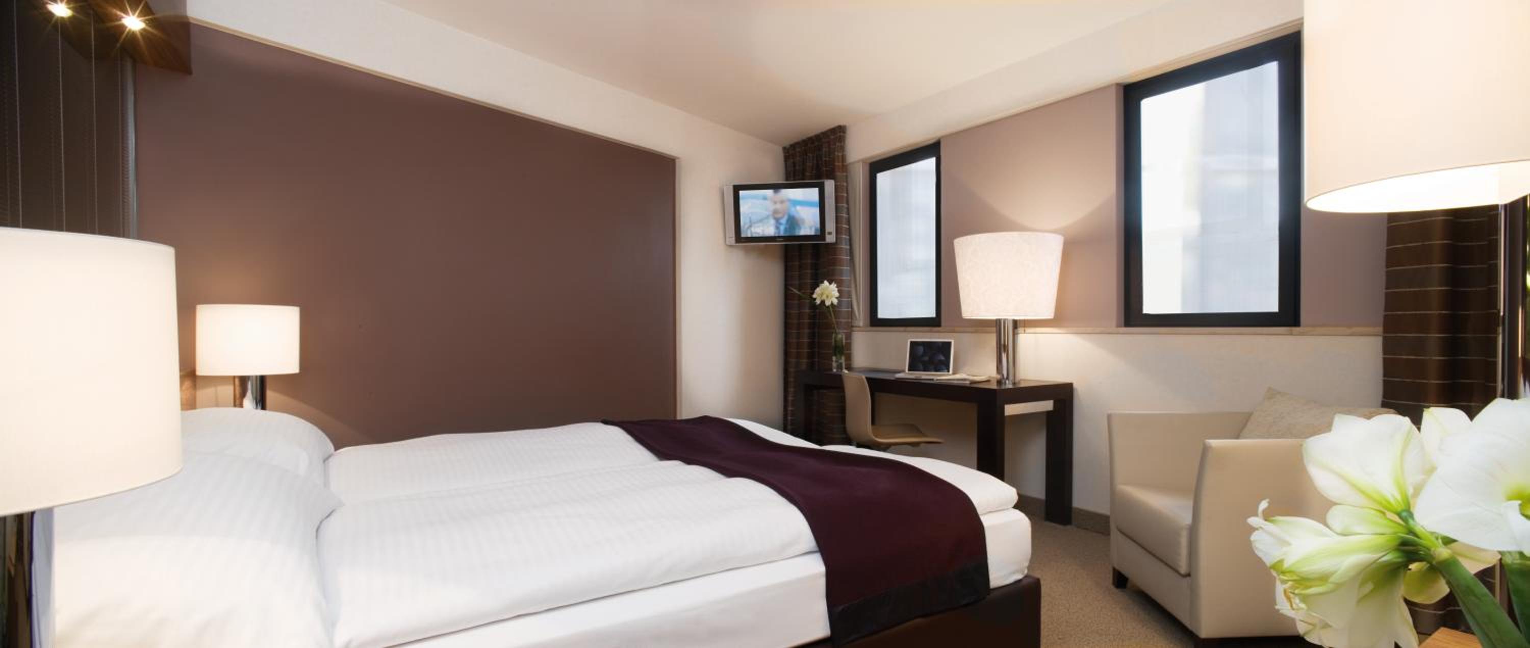 Superior King Room - Photo 17