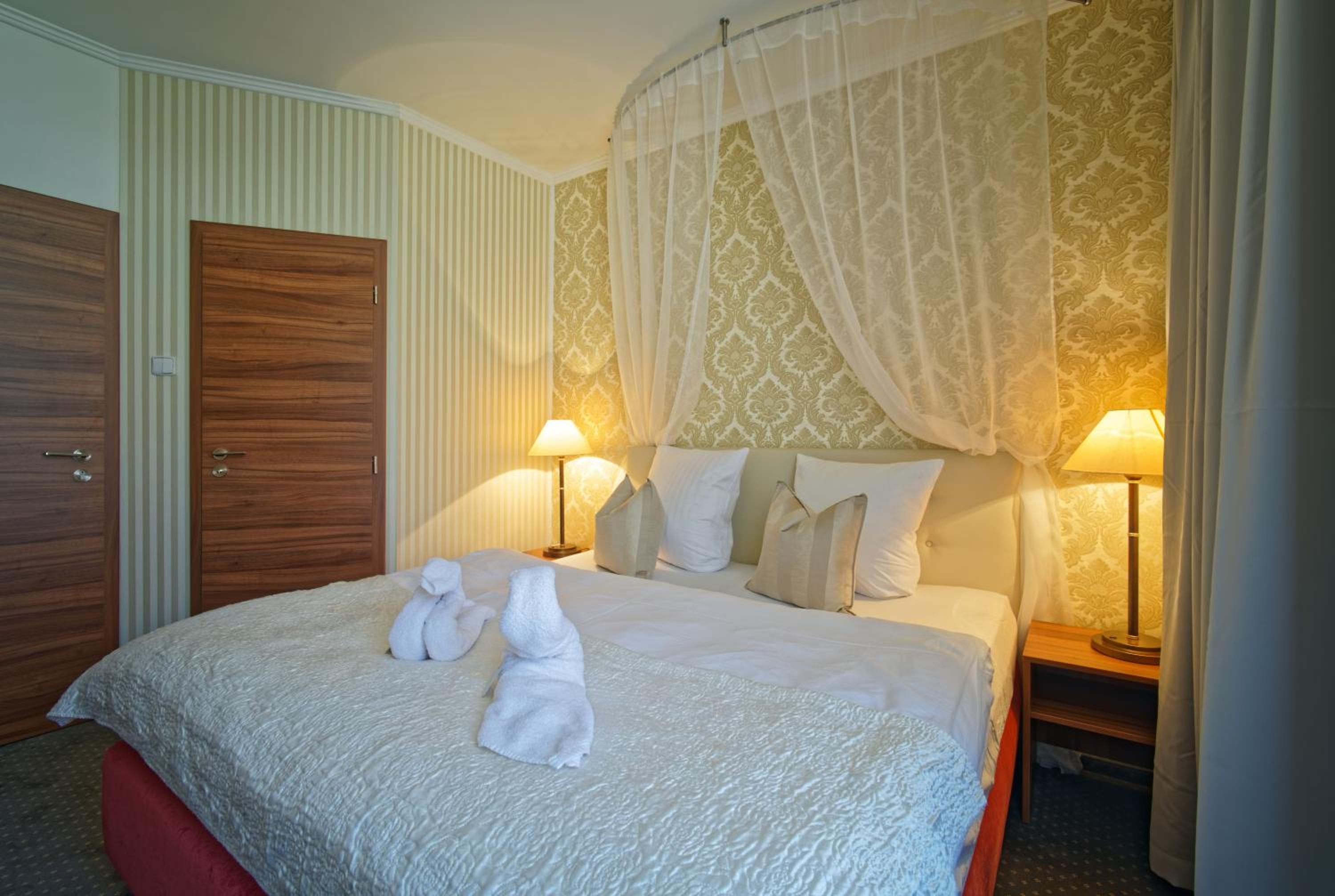 Double or Twin Room - Photo 5