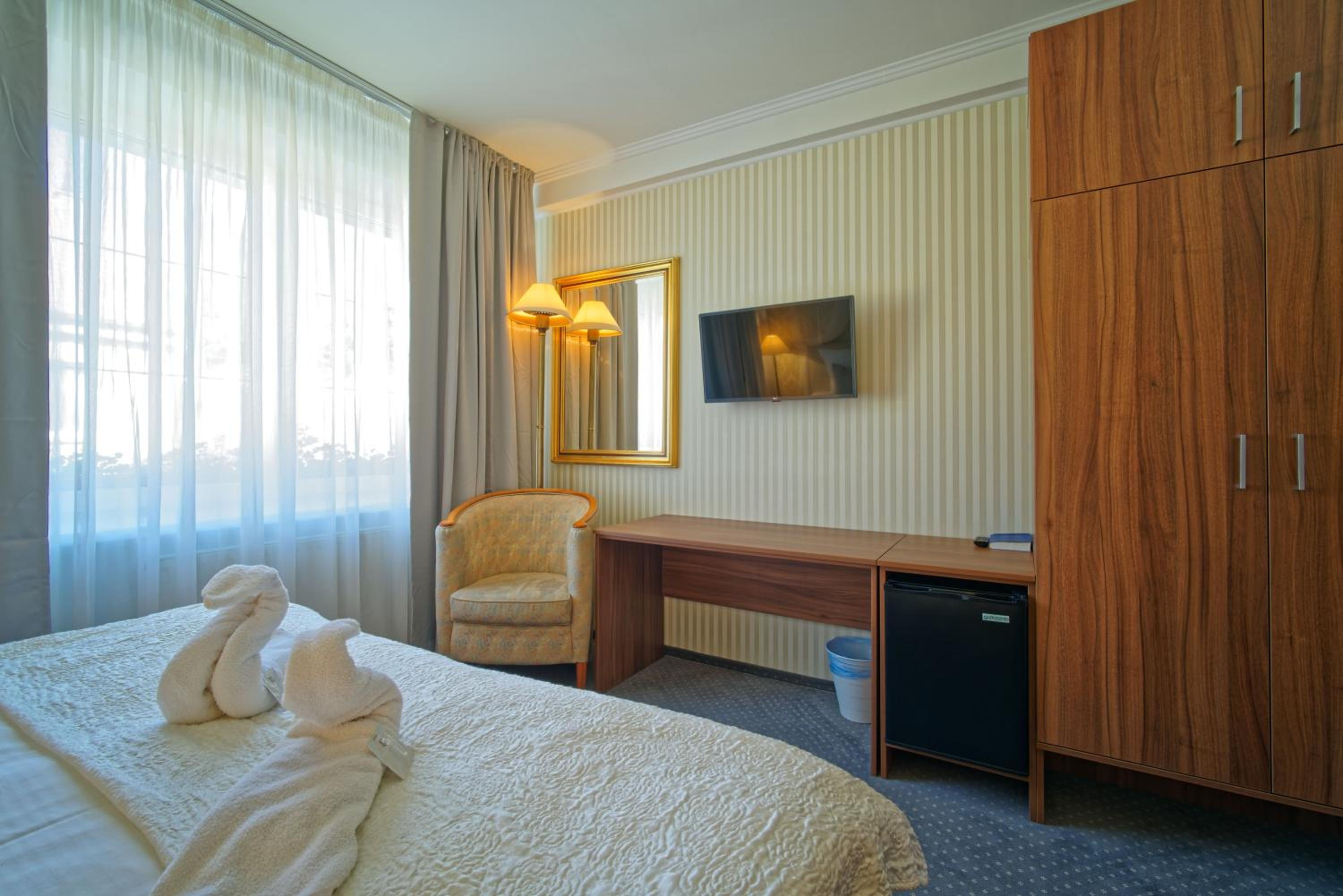 Double or Twin Room - Photo 2