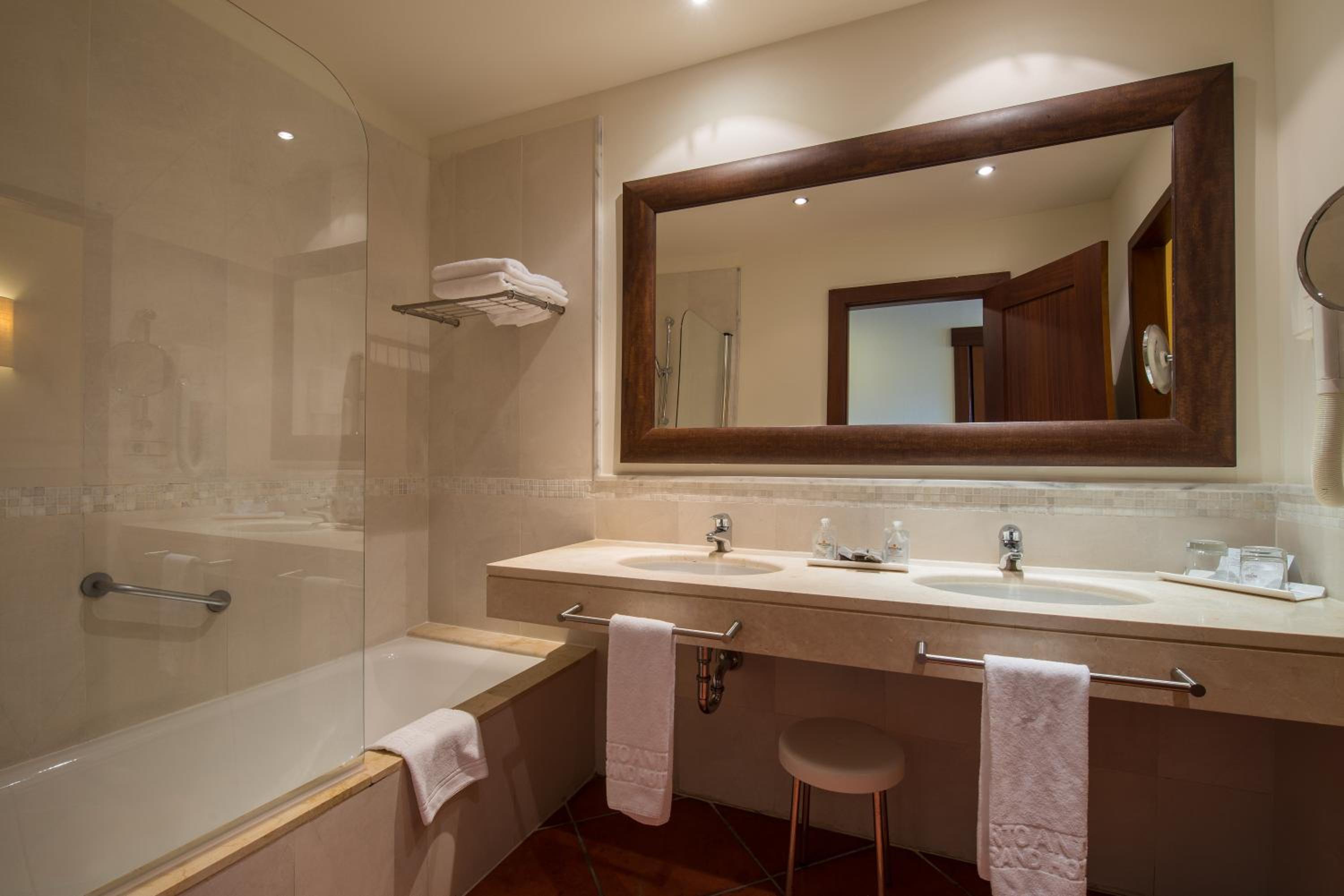 Junior Suite with Sea View - Photo 16