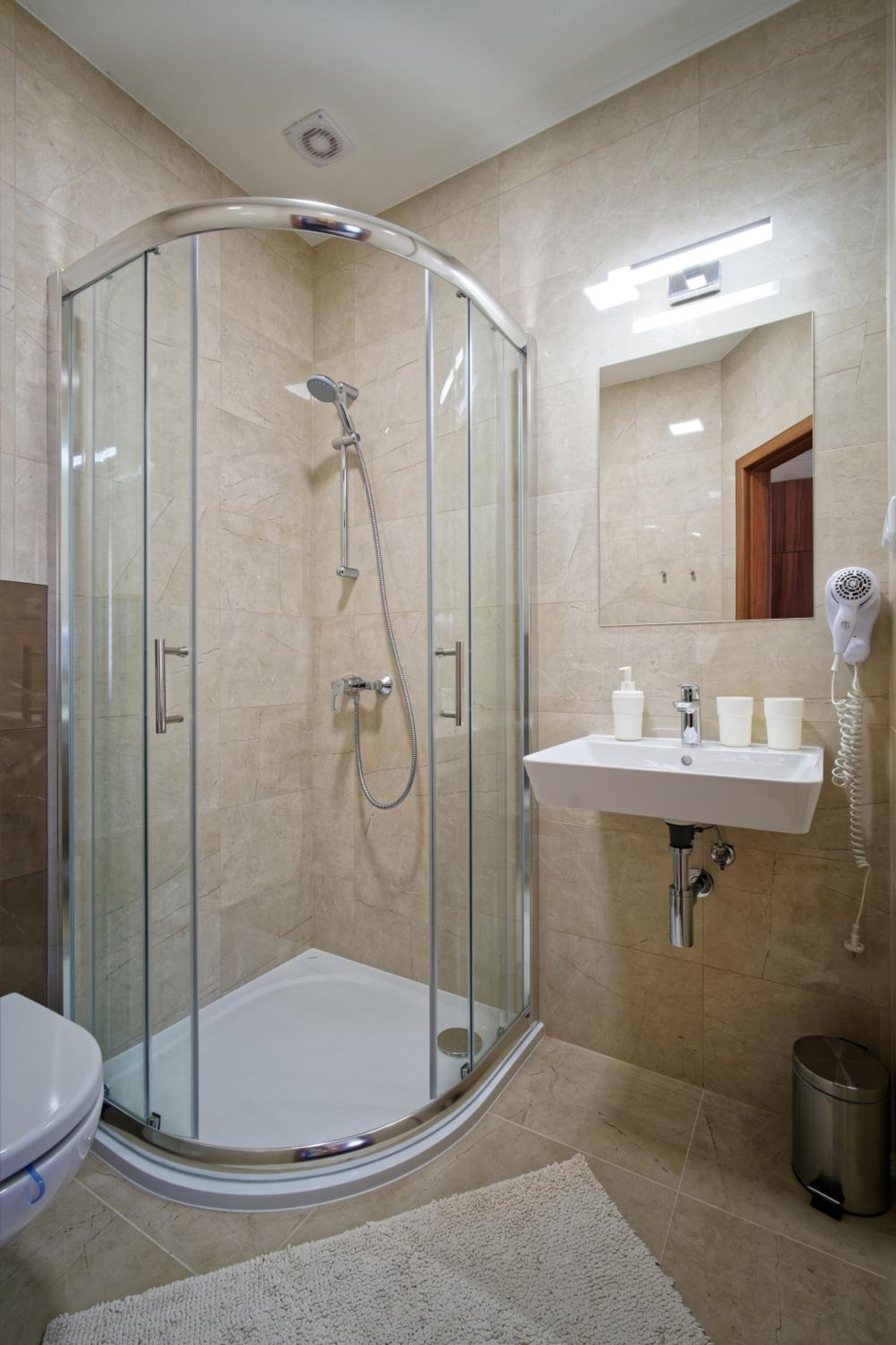 Double or Twin Room - Photo 6