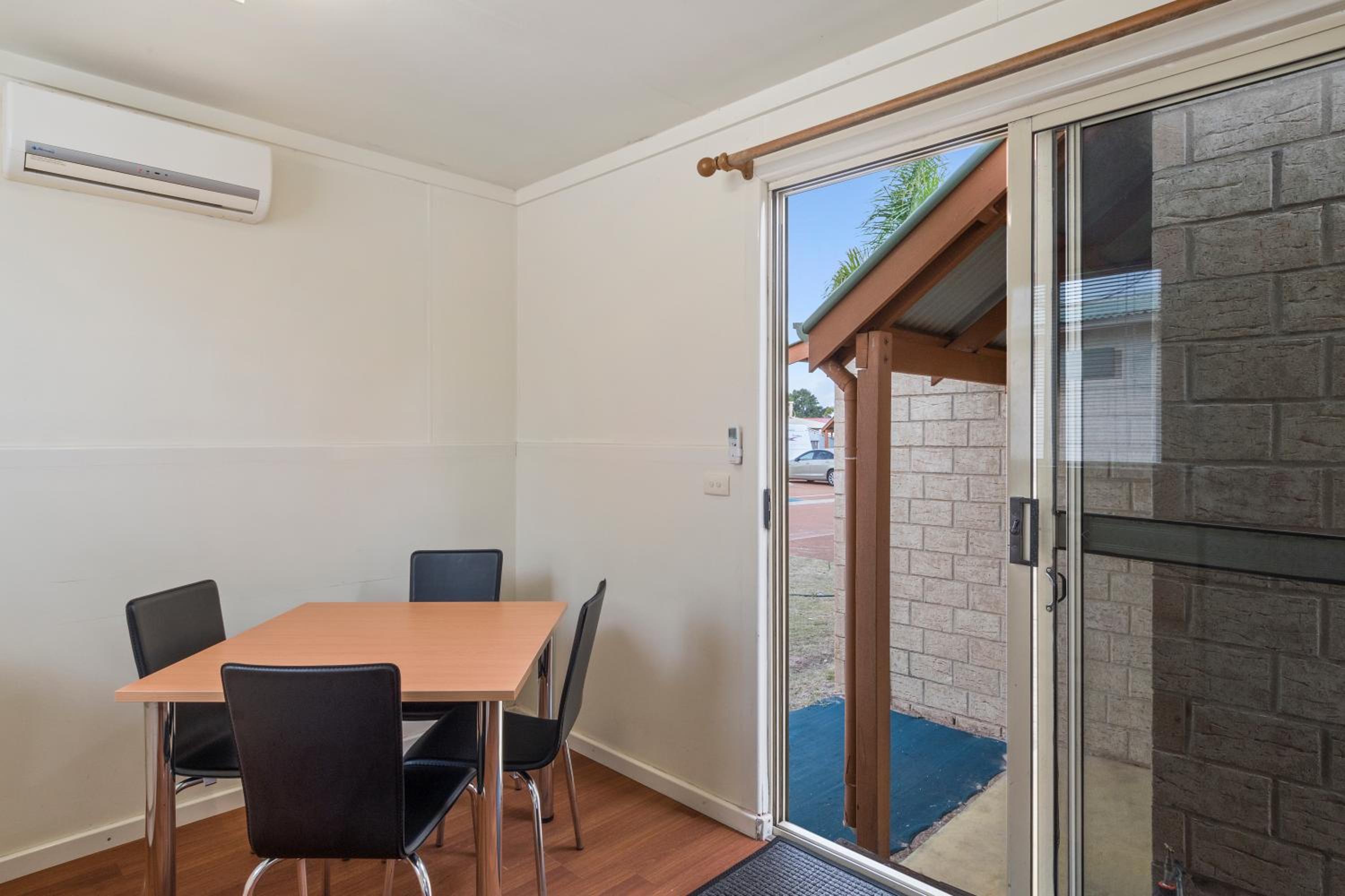 Economy Studio (External Bathroom) - Sleeps 3 photo 2