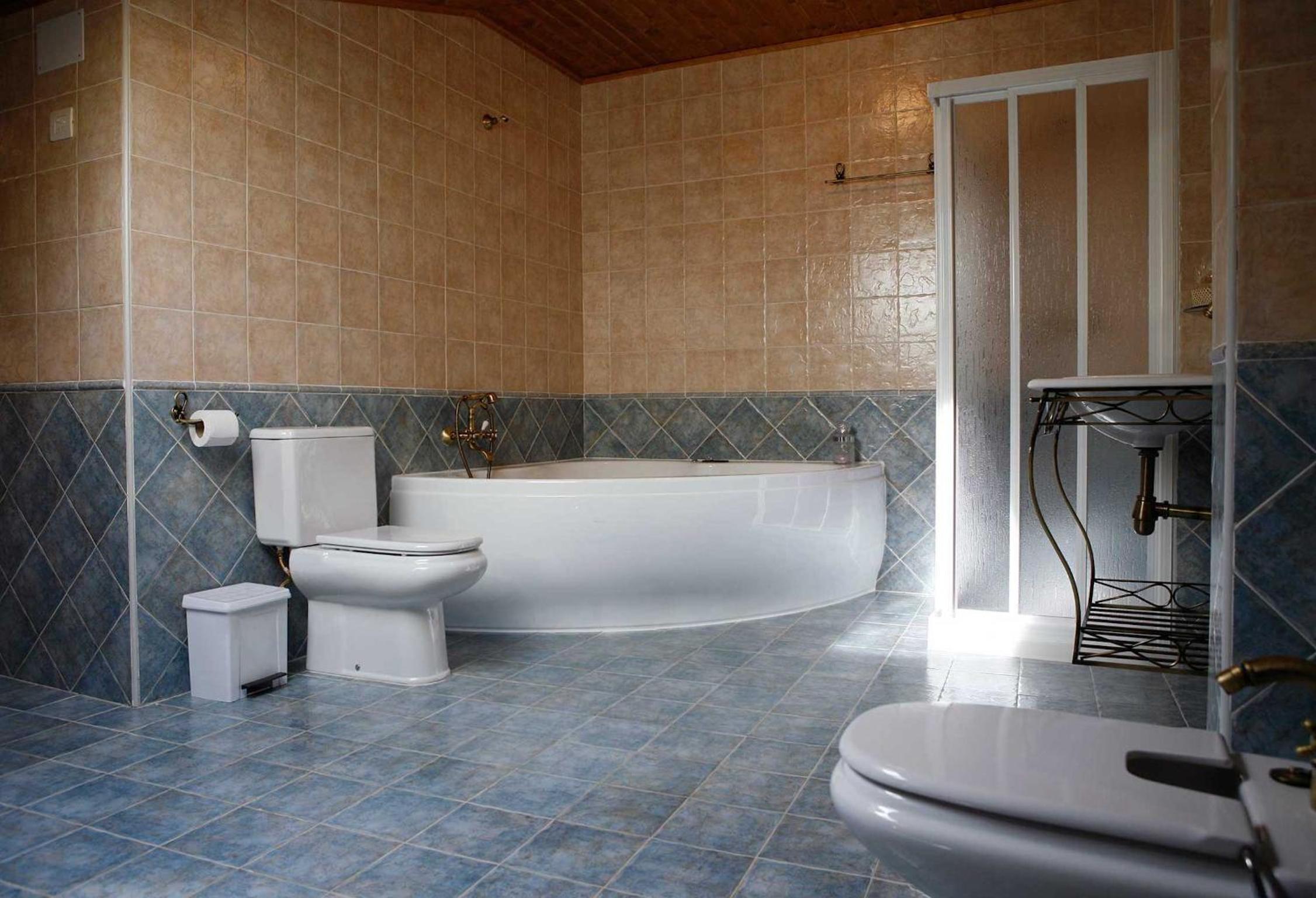Suite with Spa Bath photo 3