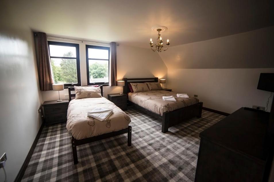 Luxury Triple Room with Jacuzzi Bath - Photo 1
