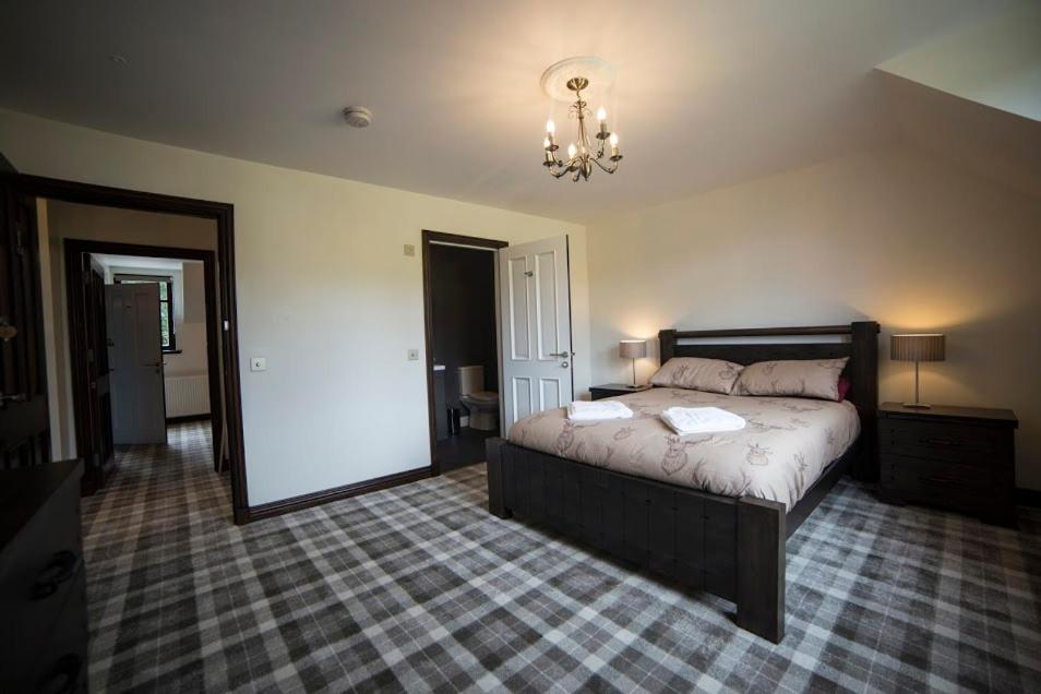 Deluxe King Room - Photo 13