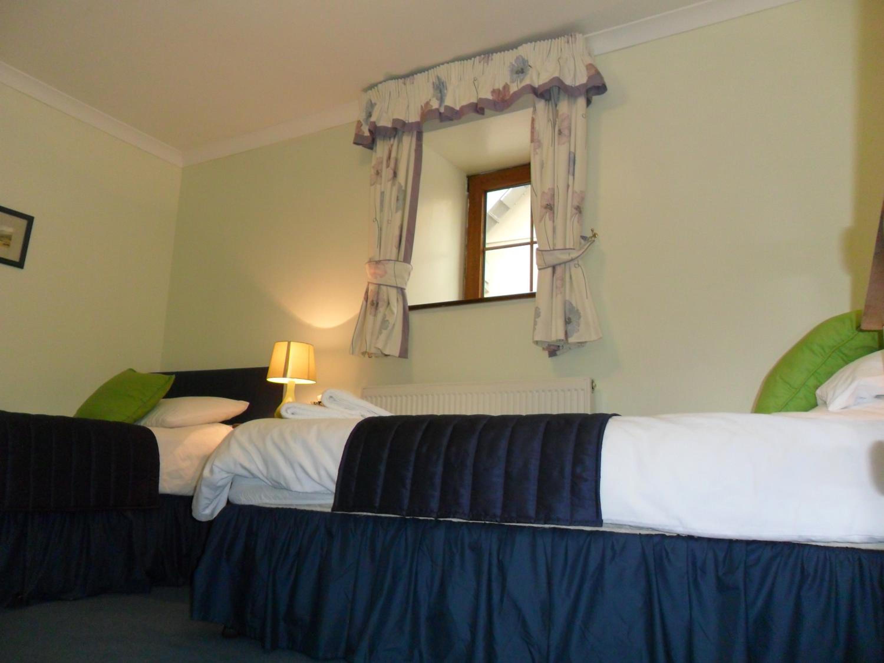 Twin Room - Photo 5