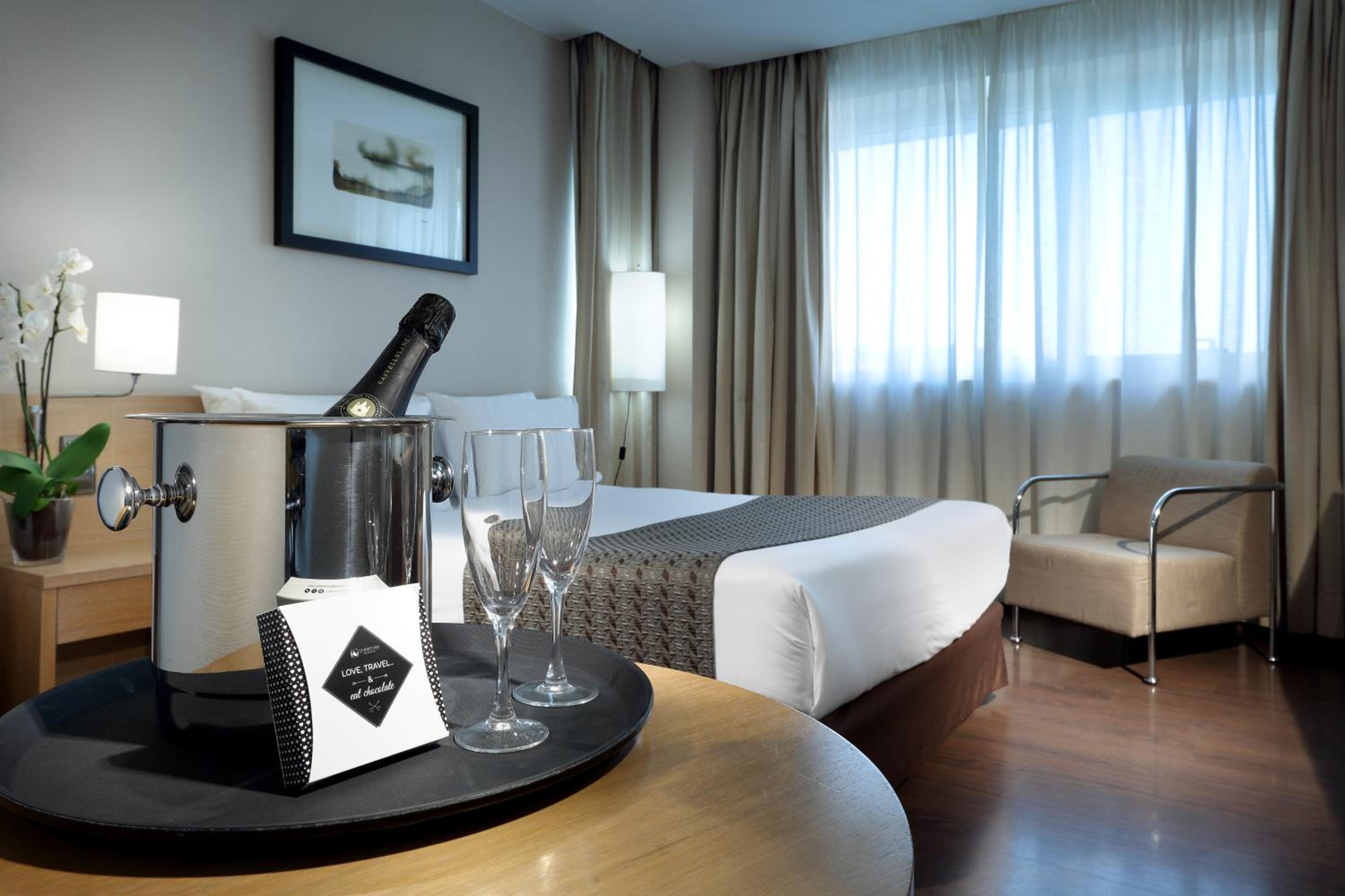 Superior Double Room thumbnail 5