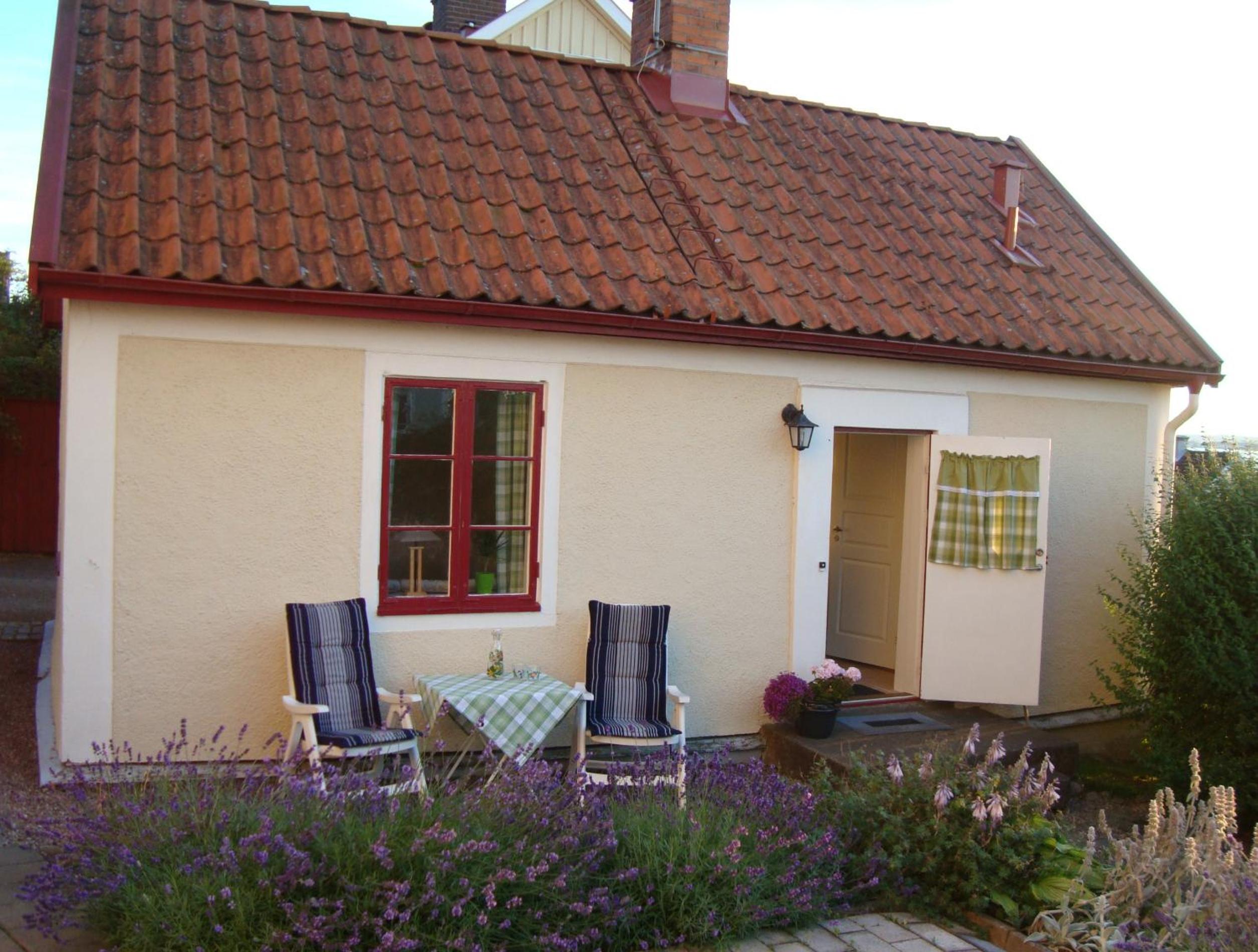 Yellow Cottage - Photo 1