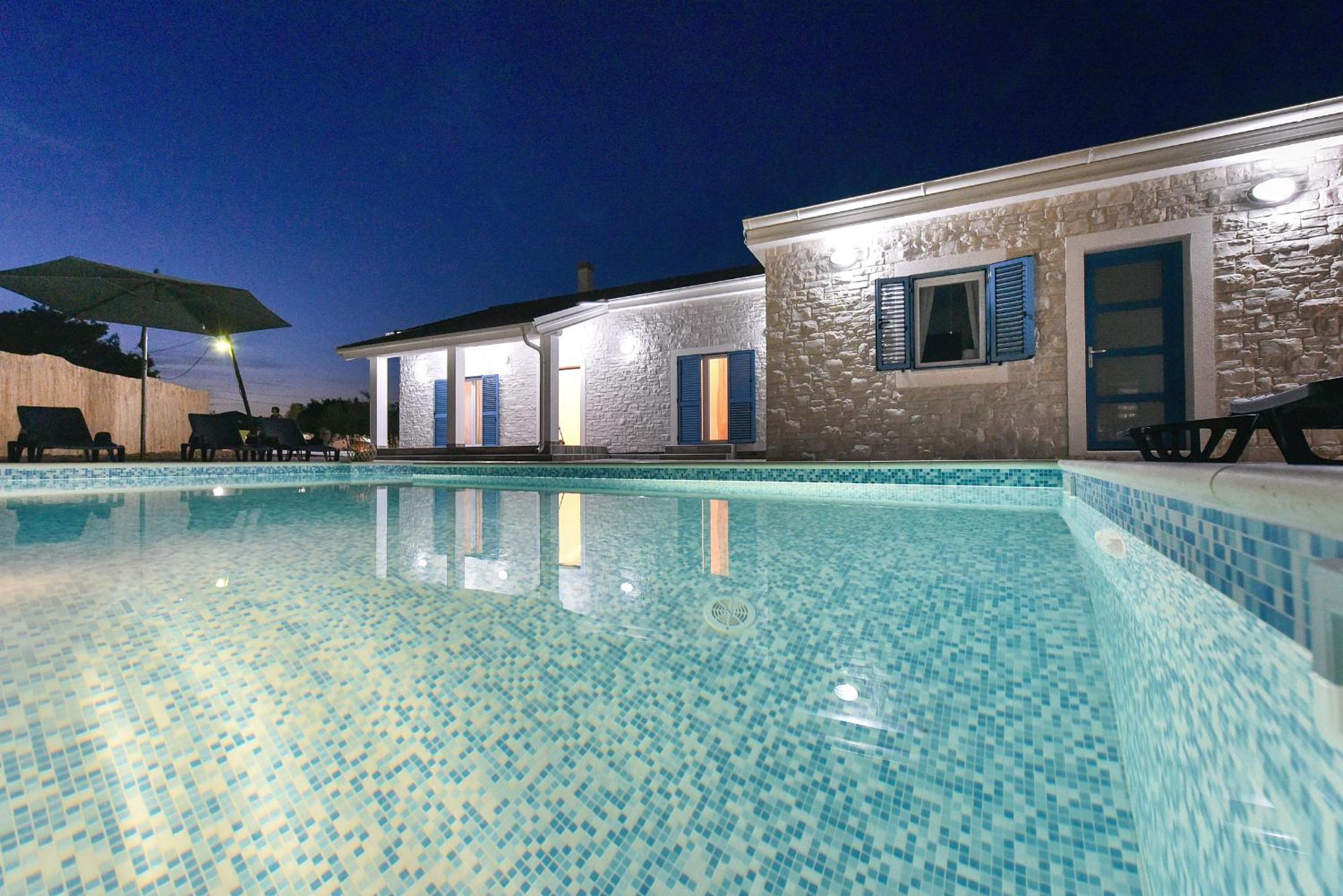 Villa with Private Pool - Photo 4