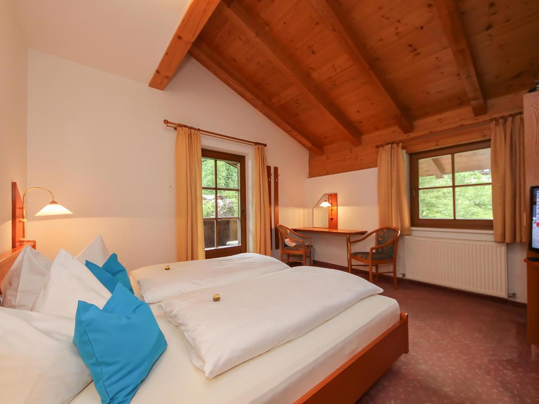 Double Room with Balcony - Photo 3
