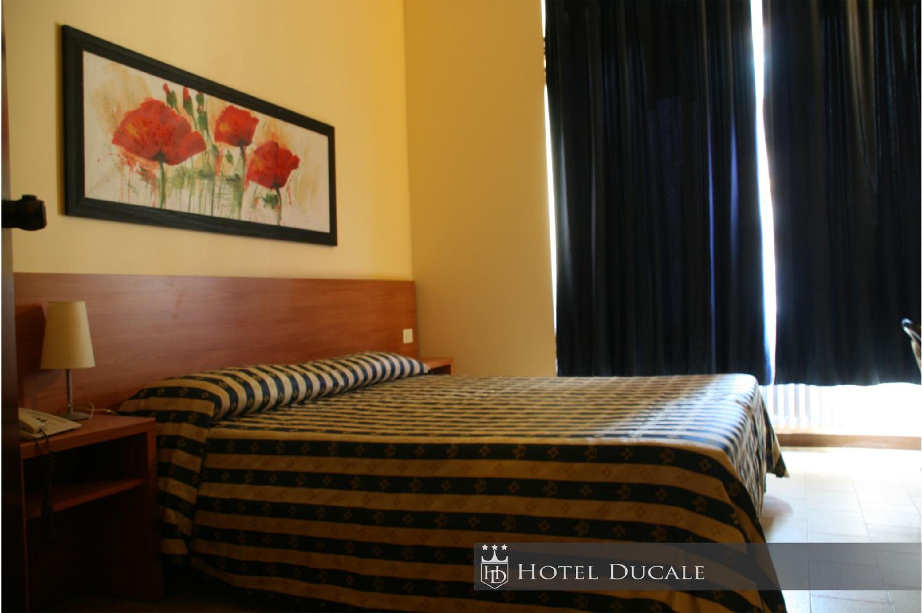 Double or Twin Room - Photo 4