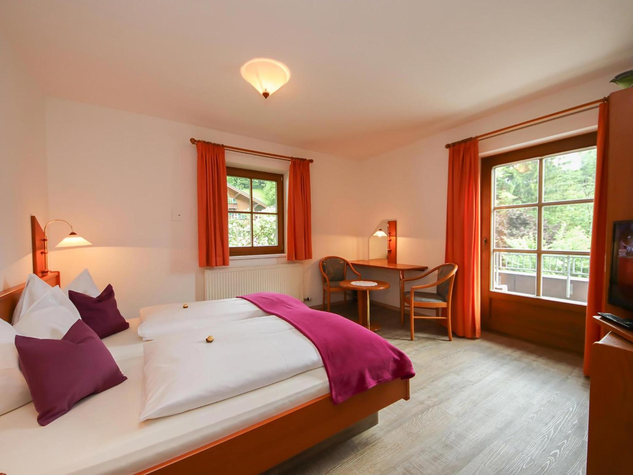 Double Room with Balcony - Photo 2
