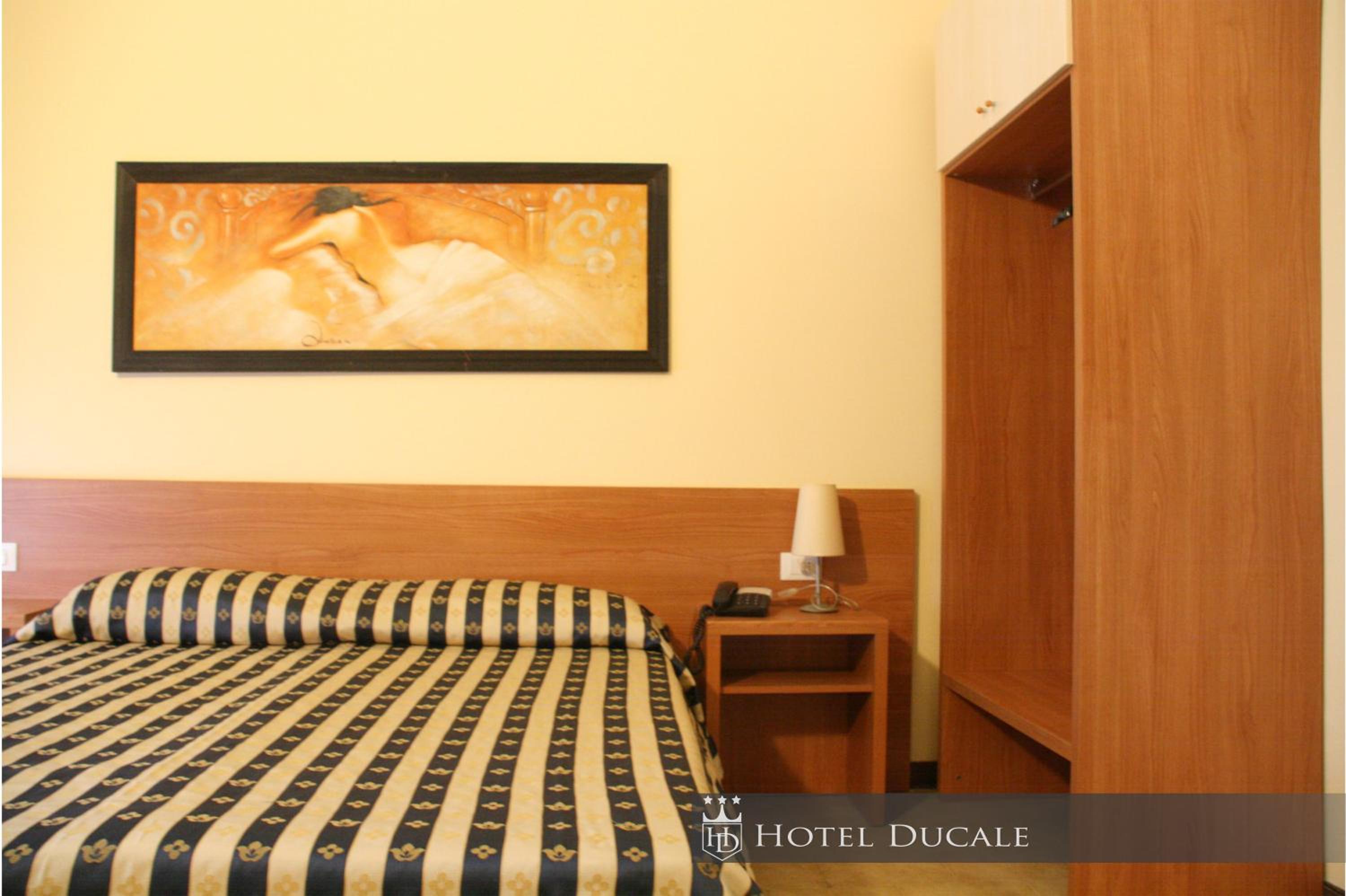 Double or Twin Room - Photo 8