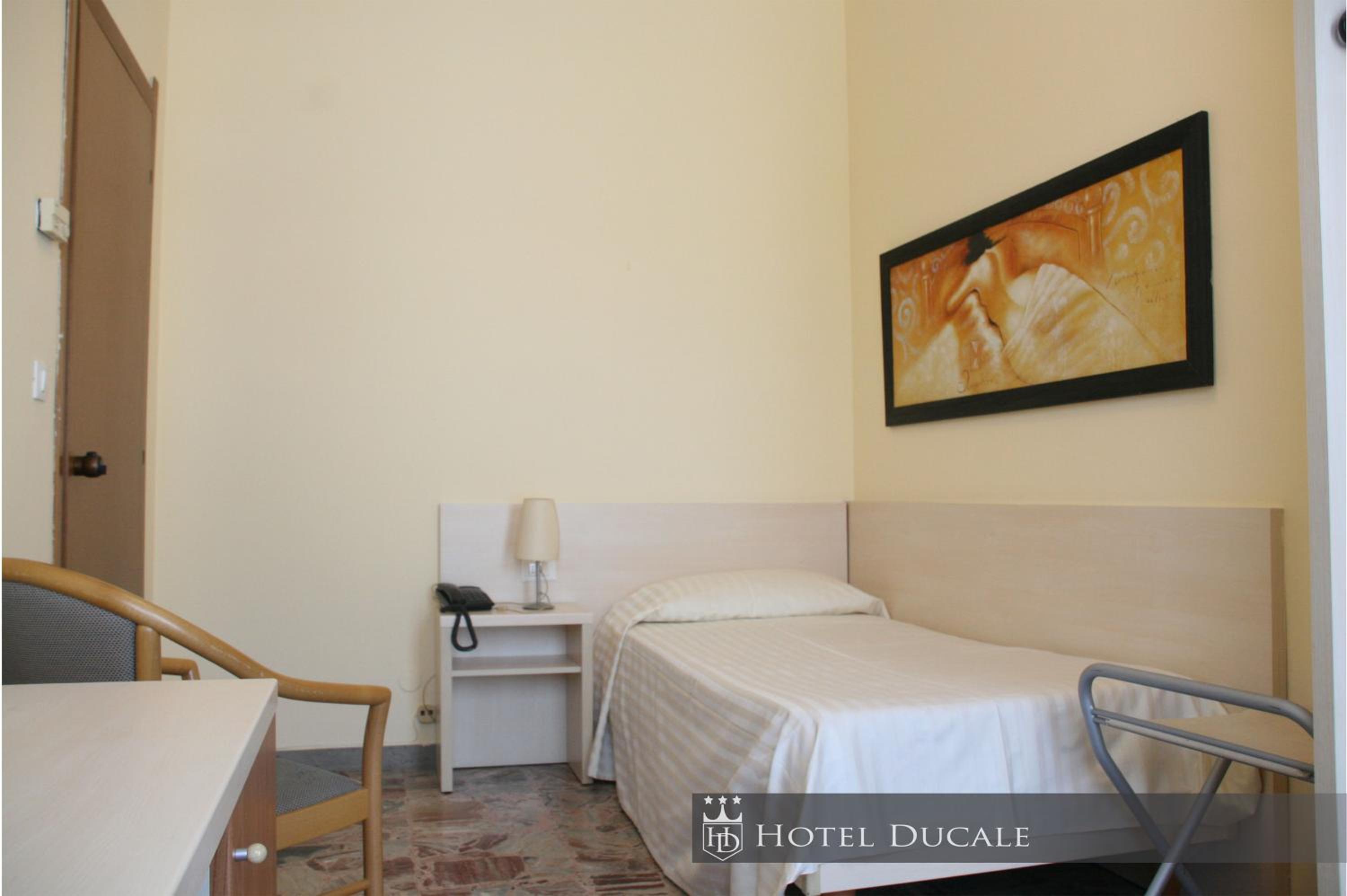 Single Room photo 3